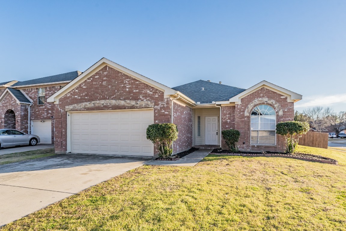 2763 N Hampton Drive Grand Prairie TX 75052