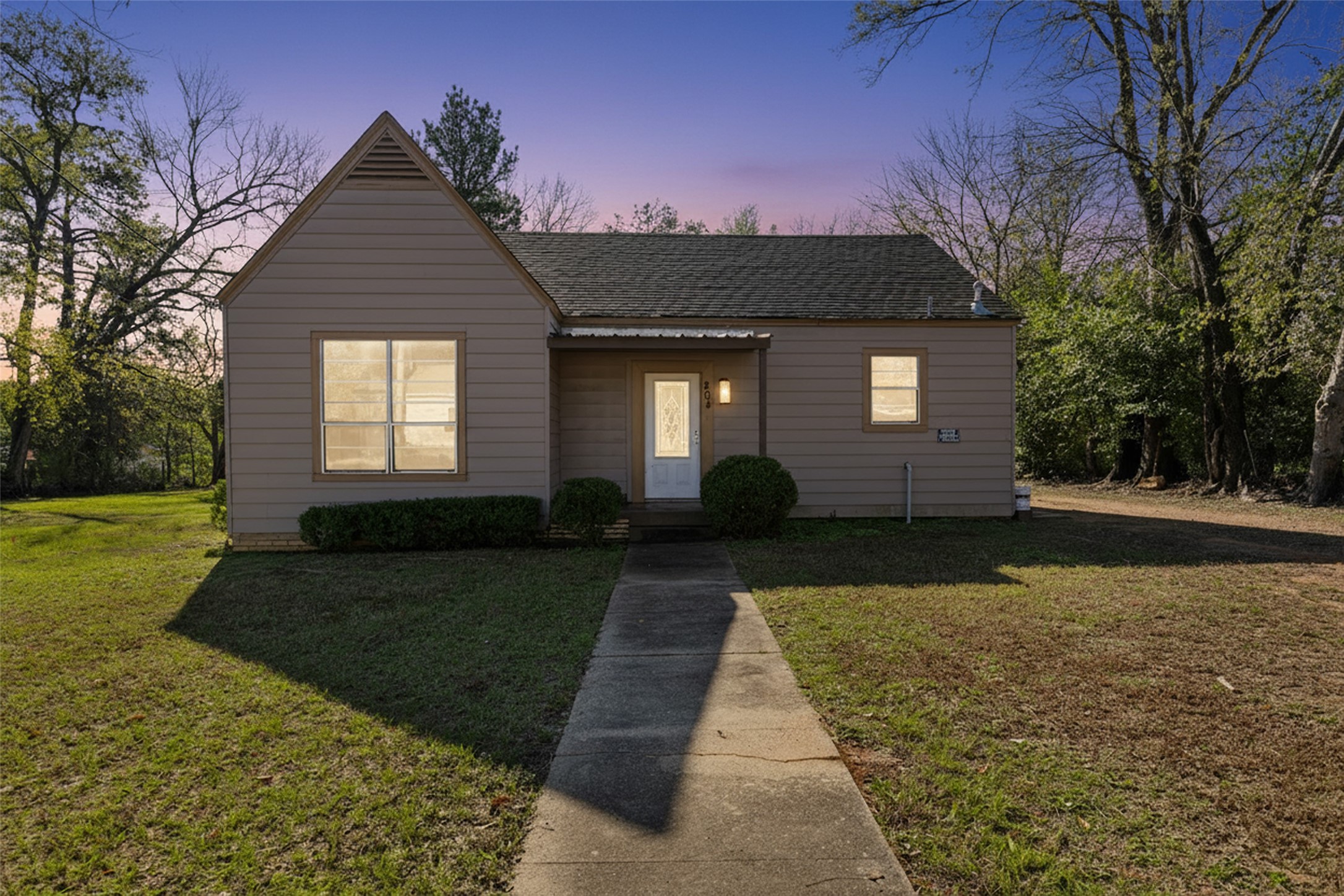 204 W Jones Street Longview TX 75602