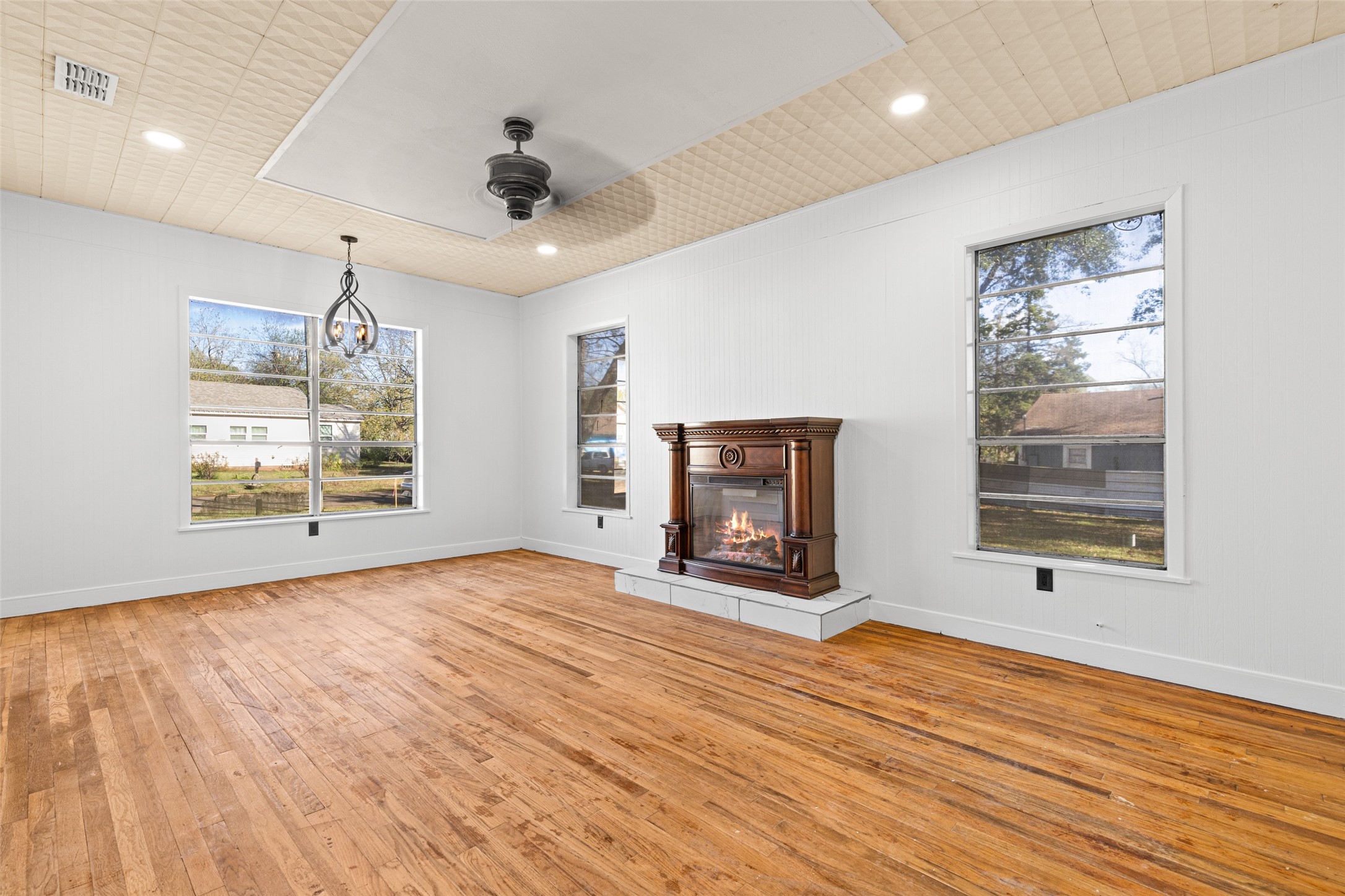 204 W Jones Street Longview TX 75602