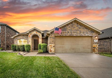 608 Crazy Horse Drive Aubrey TX 76227