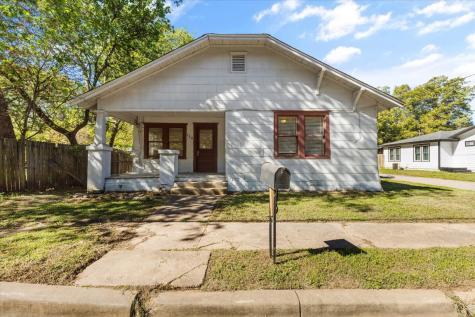 609 N Robinson Street Cleburne TX 76031