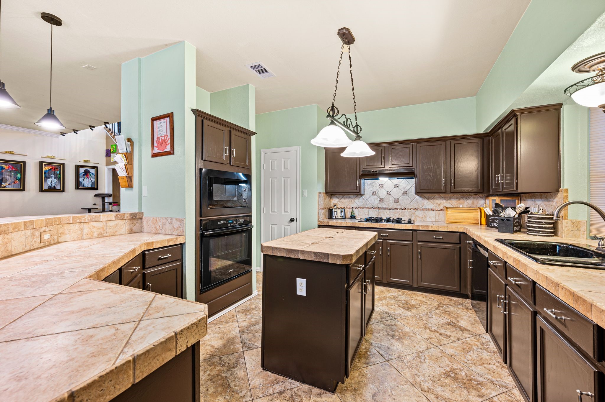 4008 Falcon Ridge Drive Haltom City TX 76137
