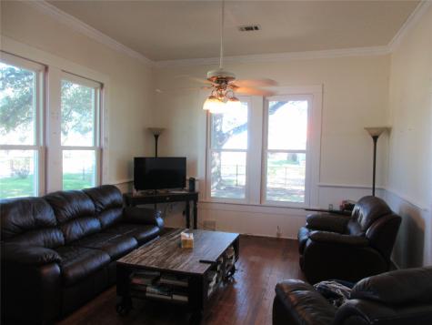 607 S First Street S Rosebud TX 76570