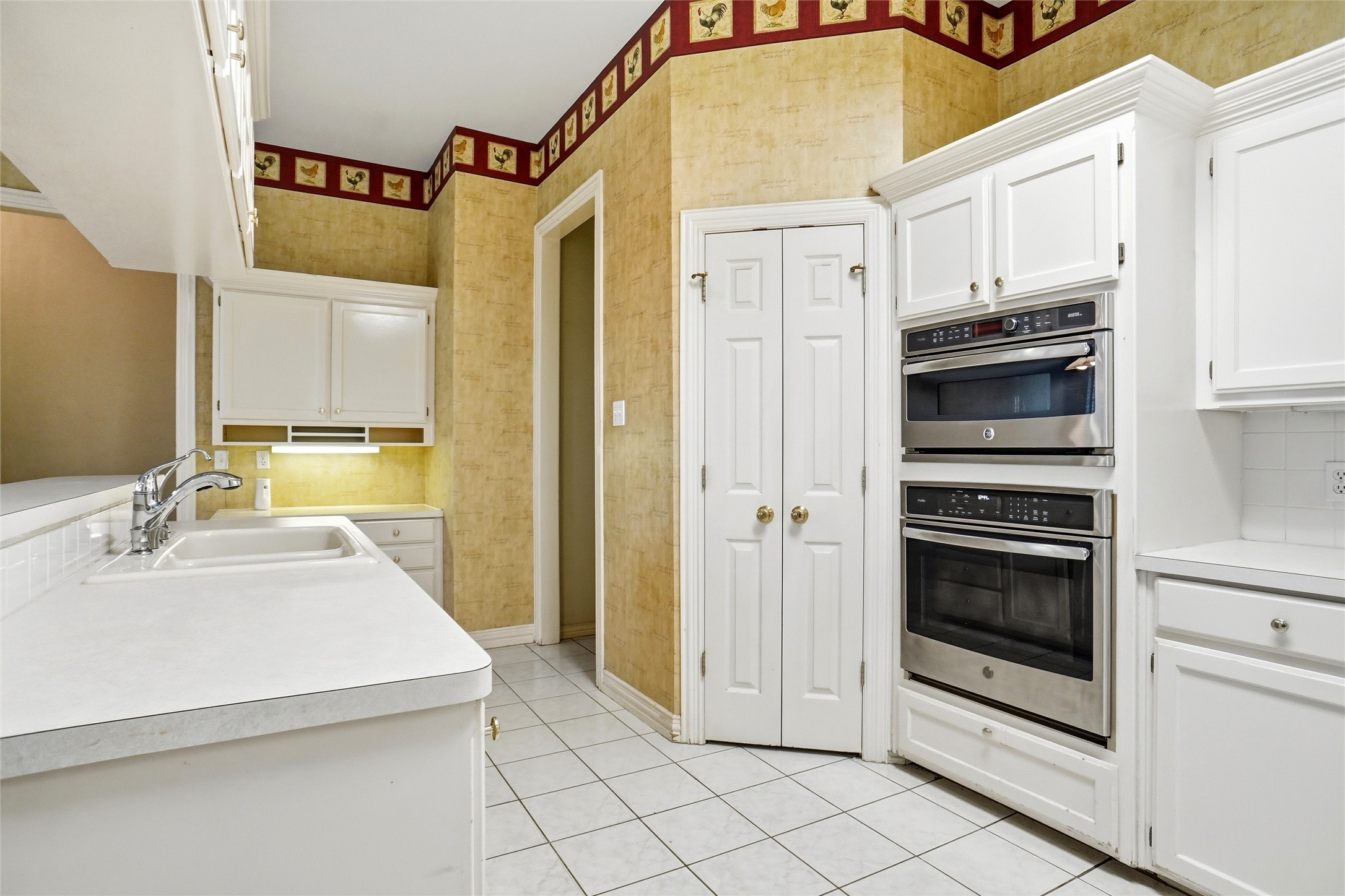 1620 Oak Creek Drive Hurst TX 76054