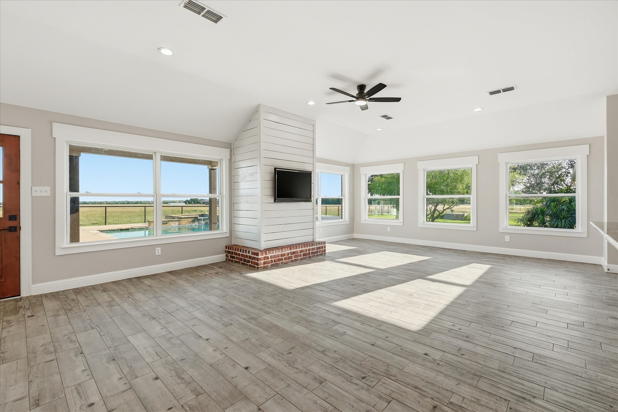 2500 County Road 332 Era TX 76238