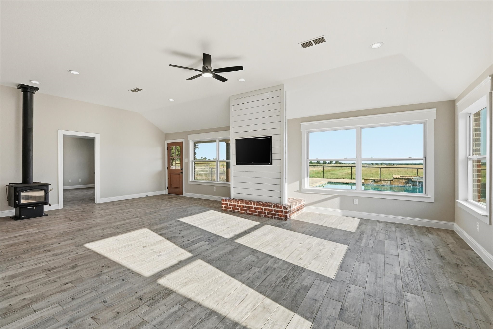 2500 County Road 332 Era TX 76238