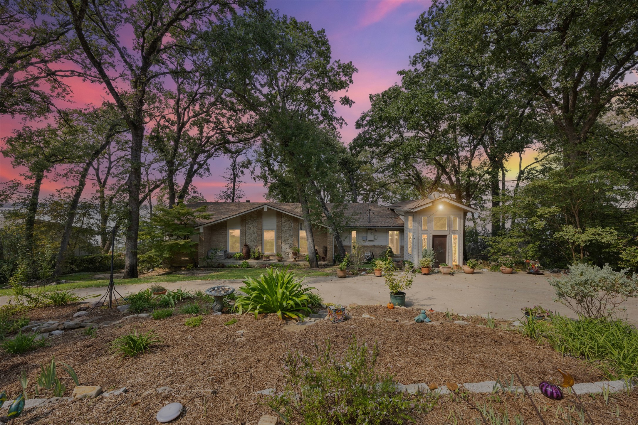 1108 Lovers Lane Tool TX 75143