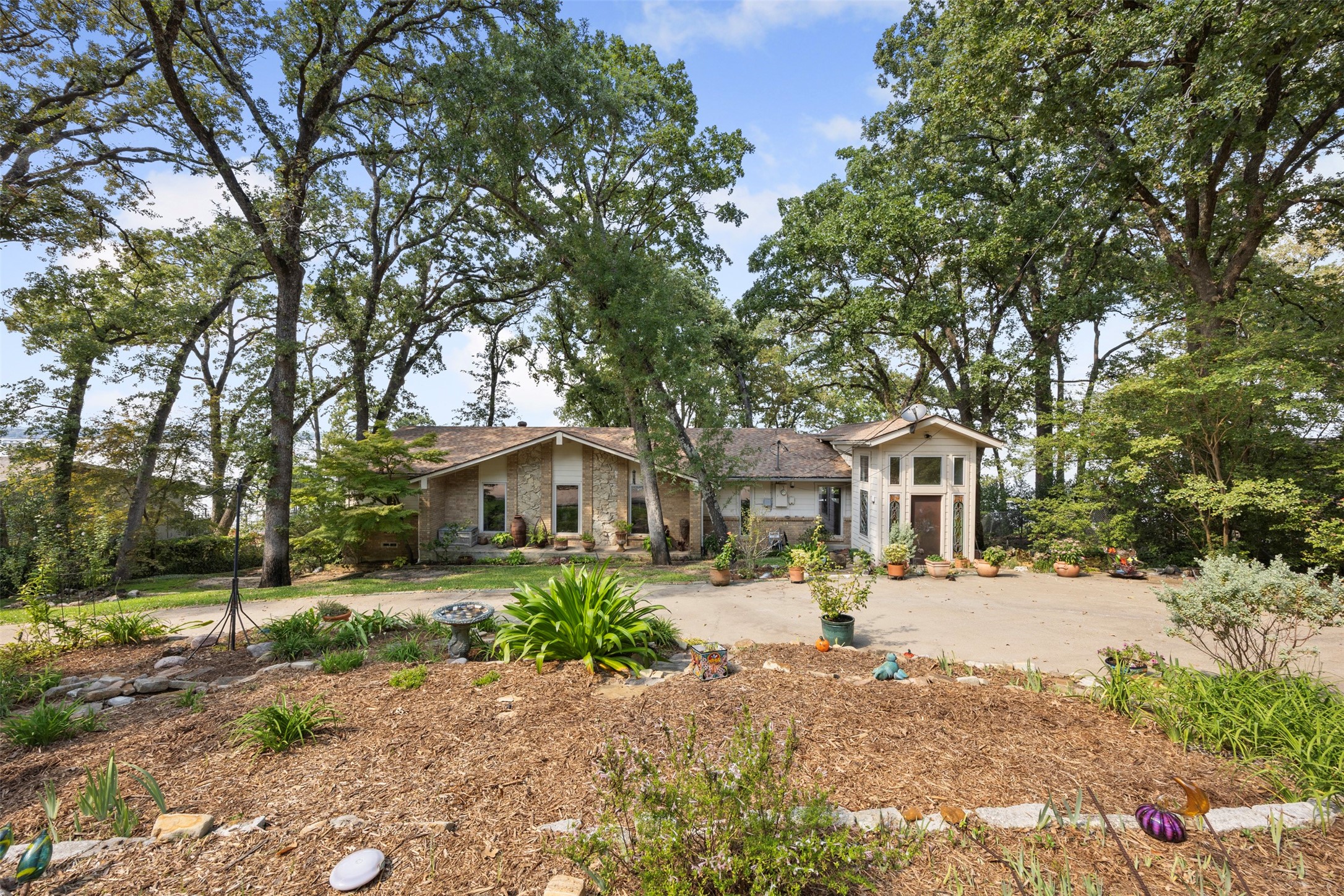 1108 Lovers Lane Tool TX 75143