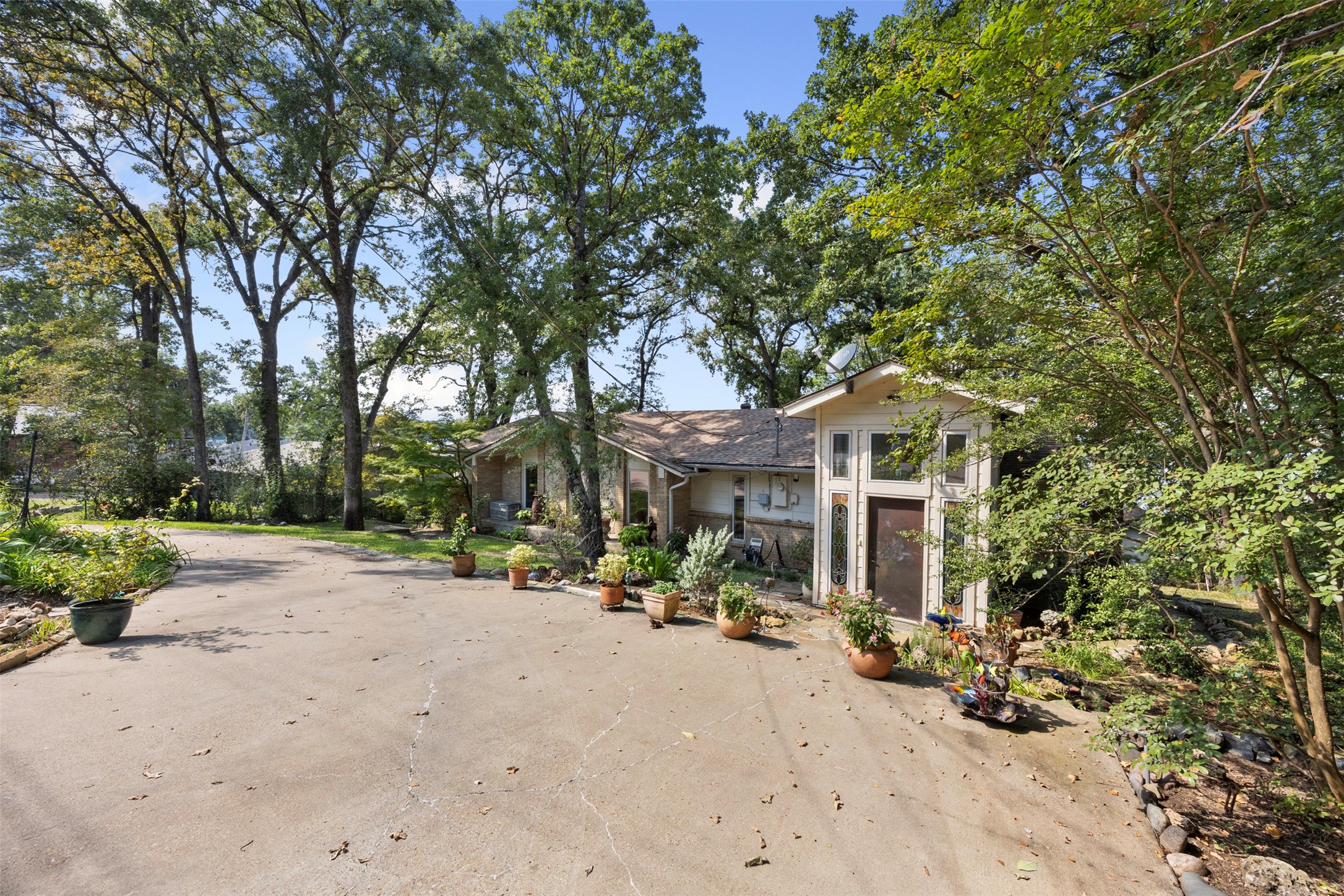 1108 Lovers Lane Tool TX 75143