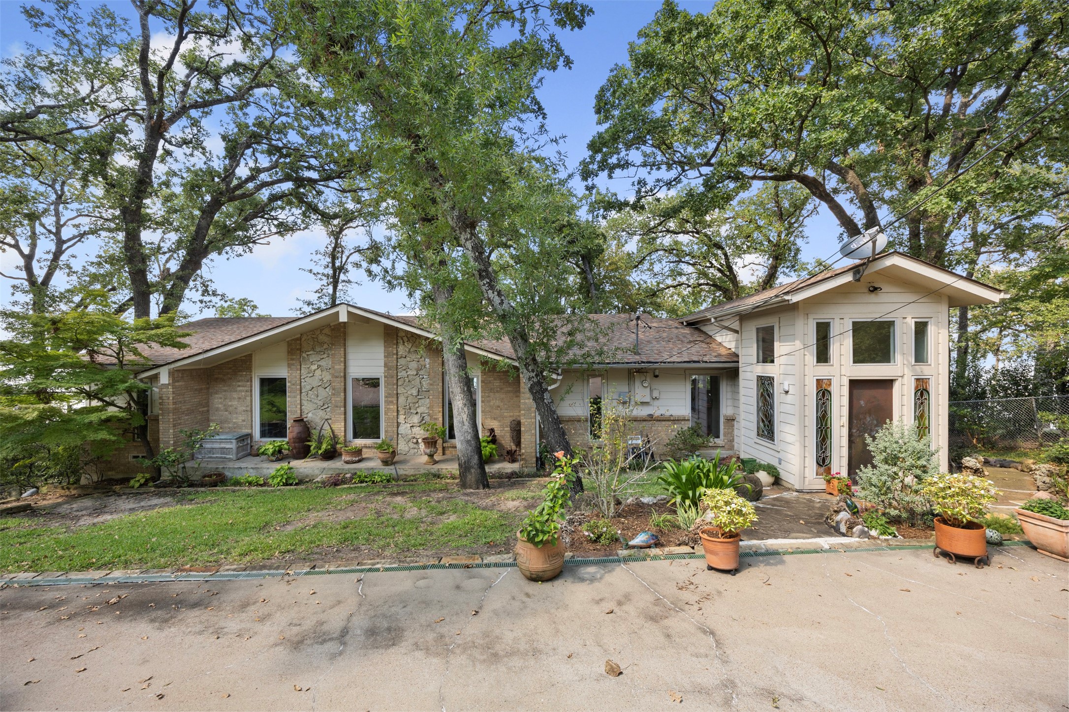 1108 Lovers Lane Tool TX 75143