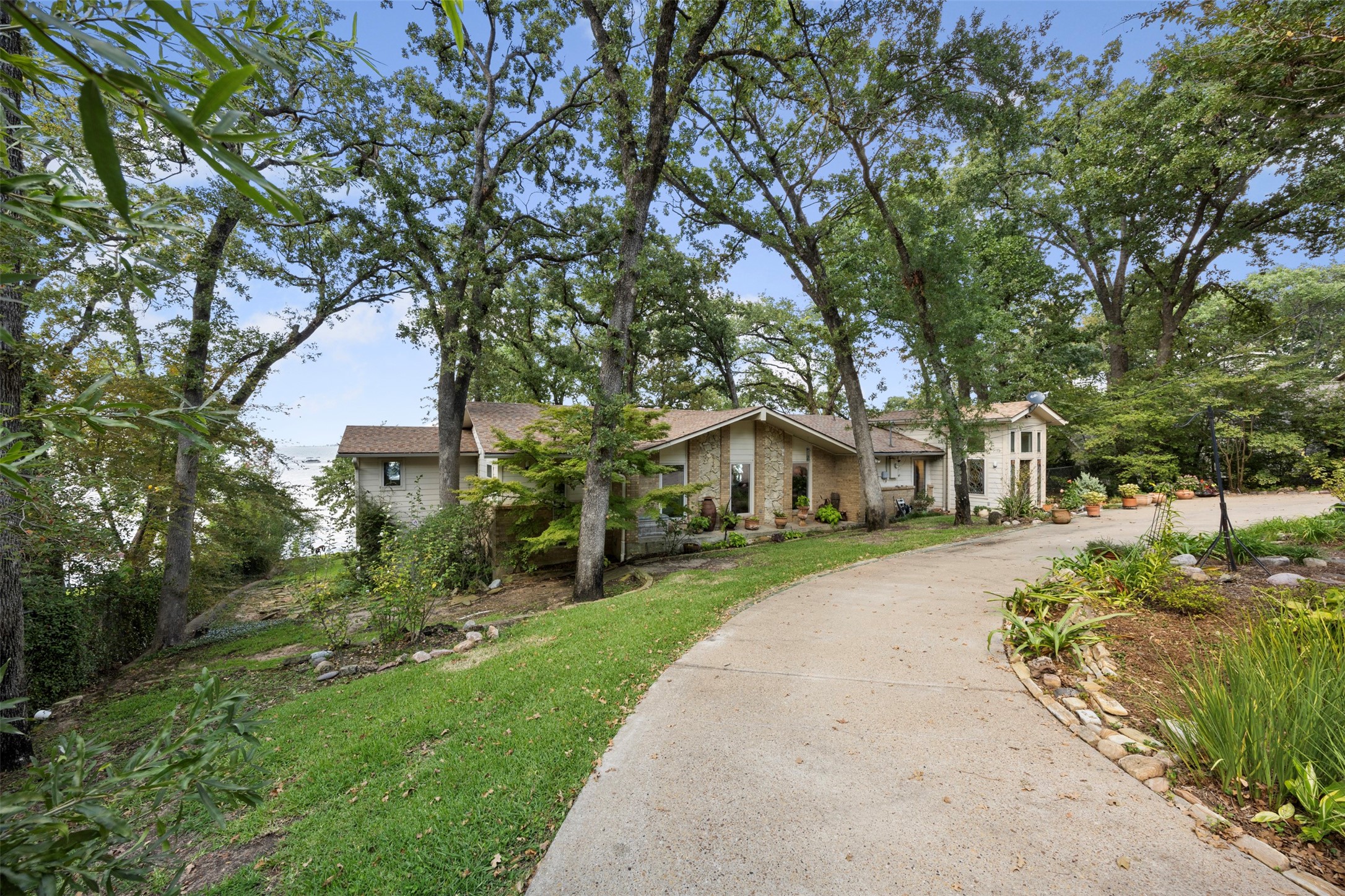 1108 Lovers Lane Tool TX 75143