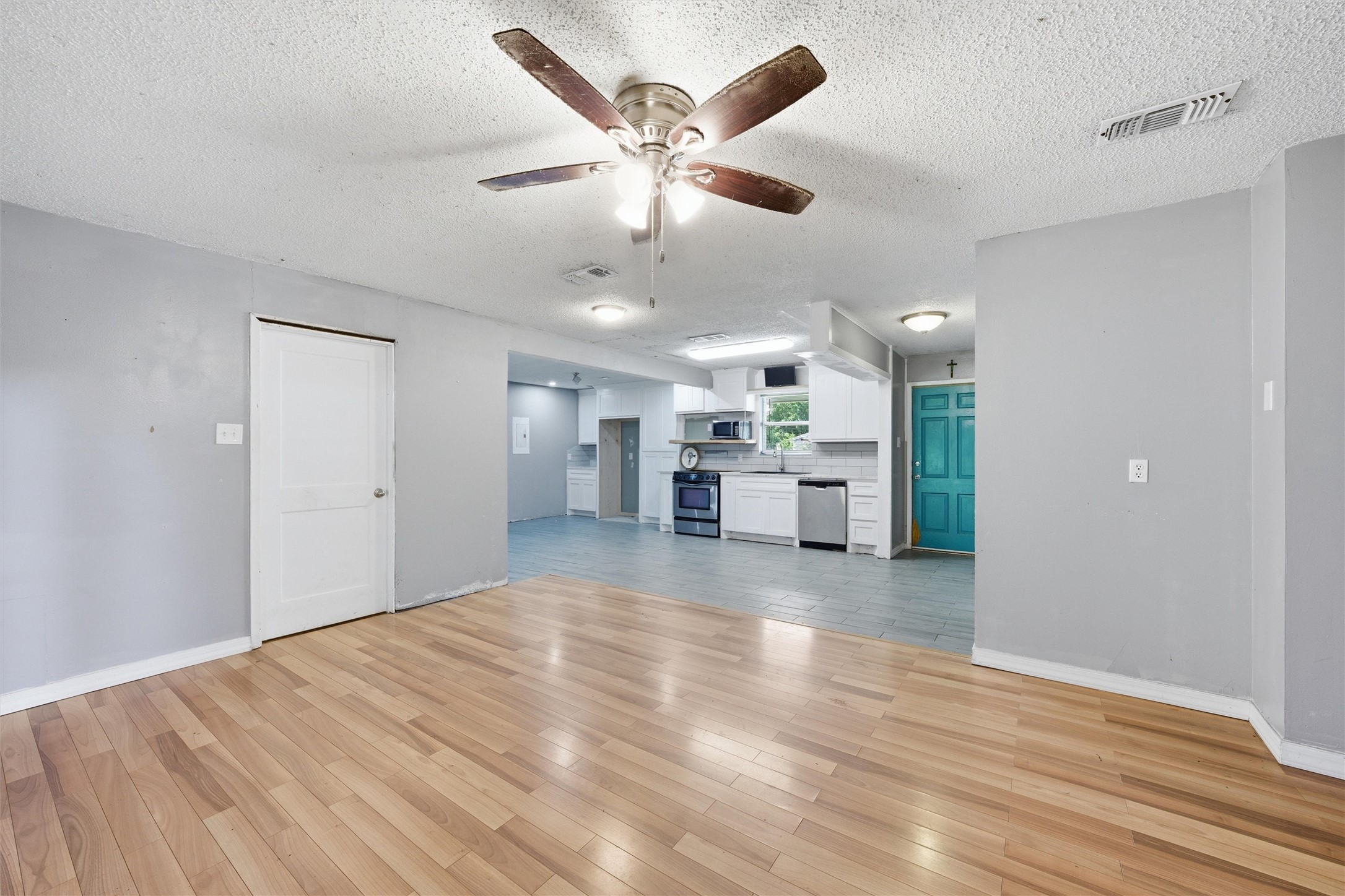 103 Mooney Avenue Oglesby TX 76561