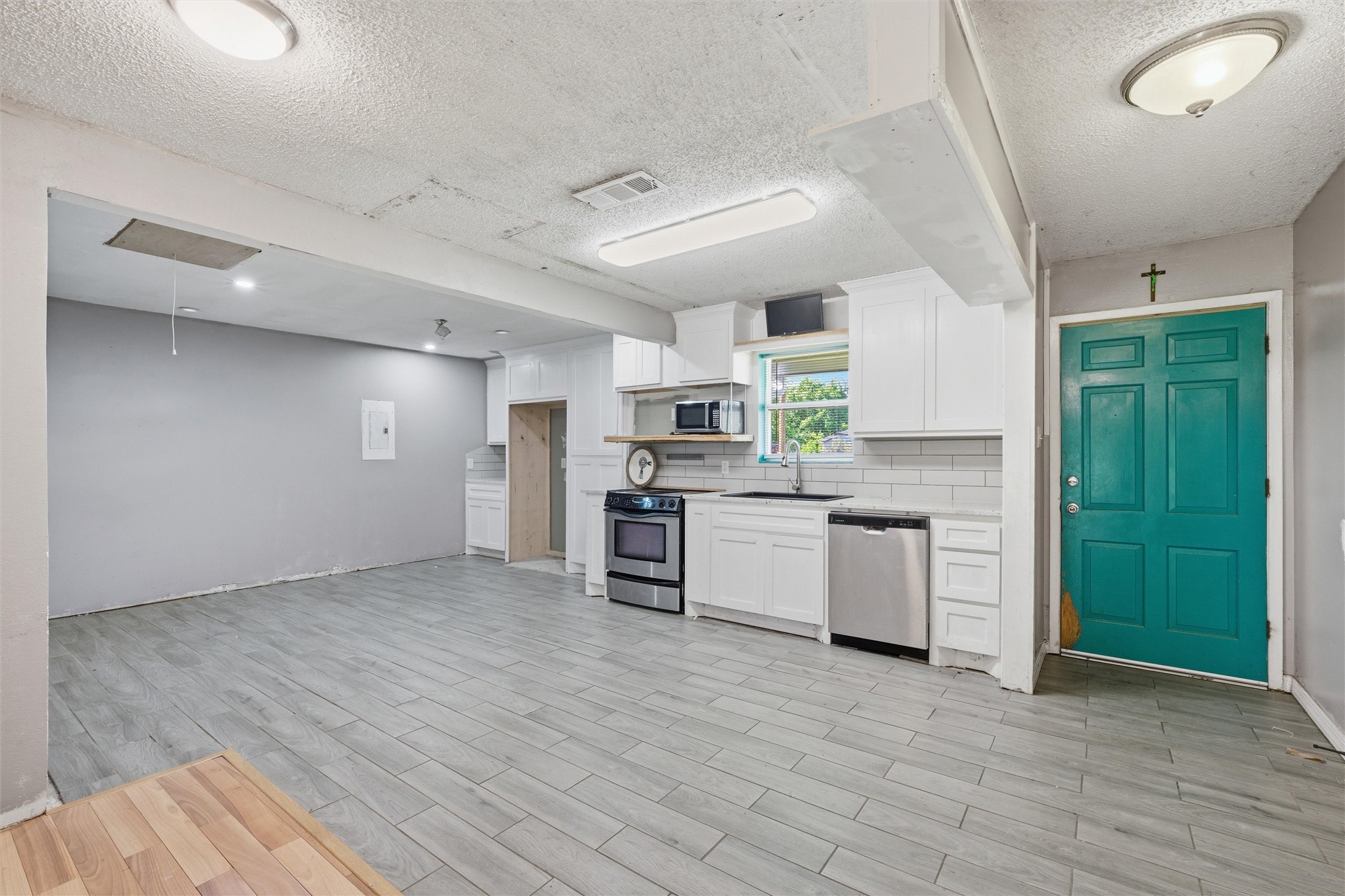 103 Mooney Avenue Oglesby TX 76561