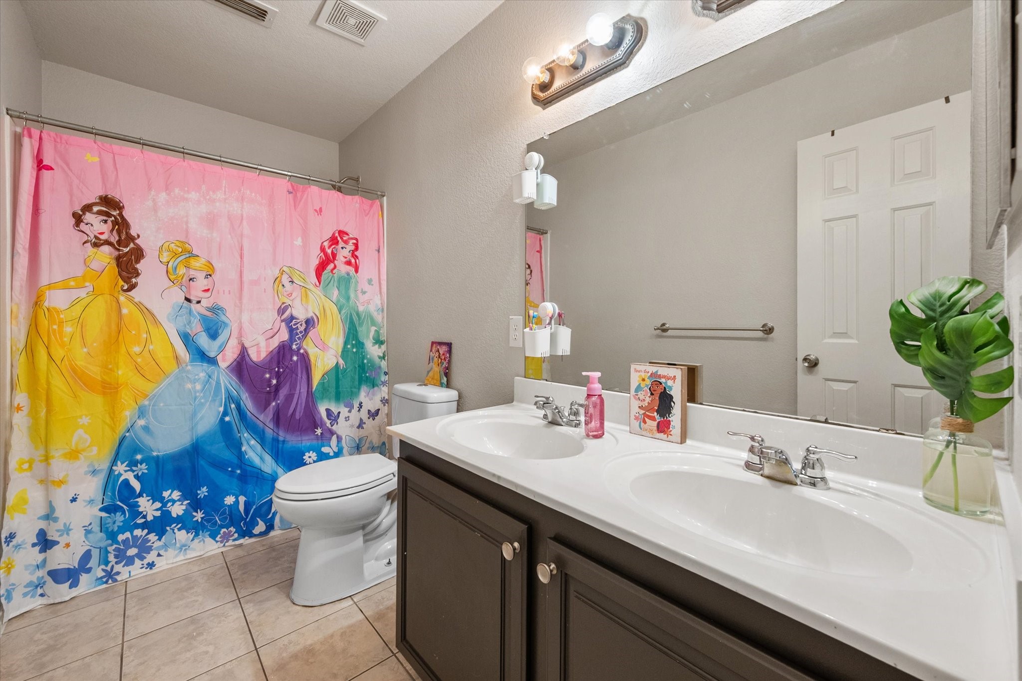 517 Zachum Drive Arlington TX 76002