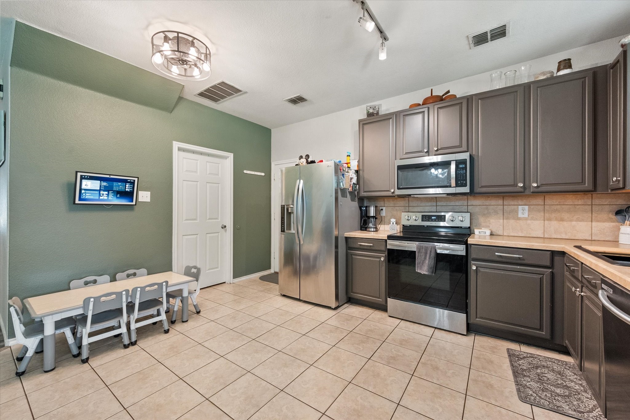 517 Zachum Drive Arlington TX 76002
