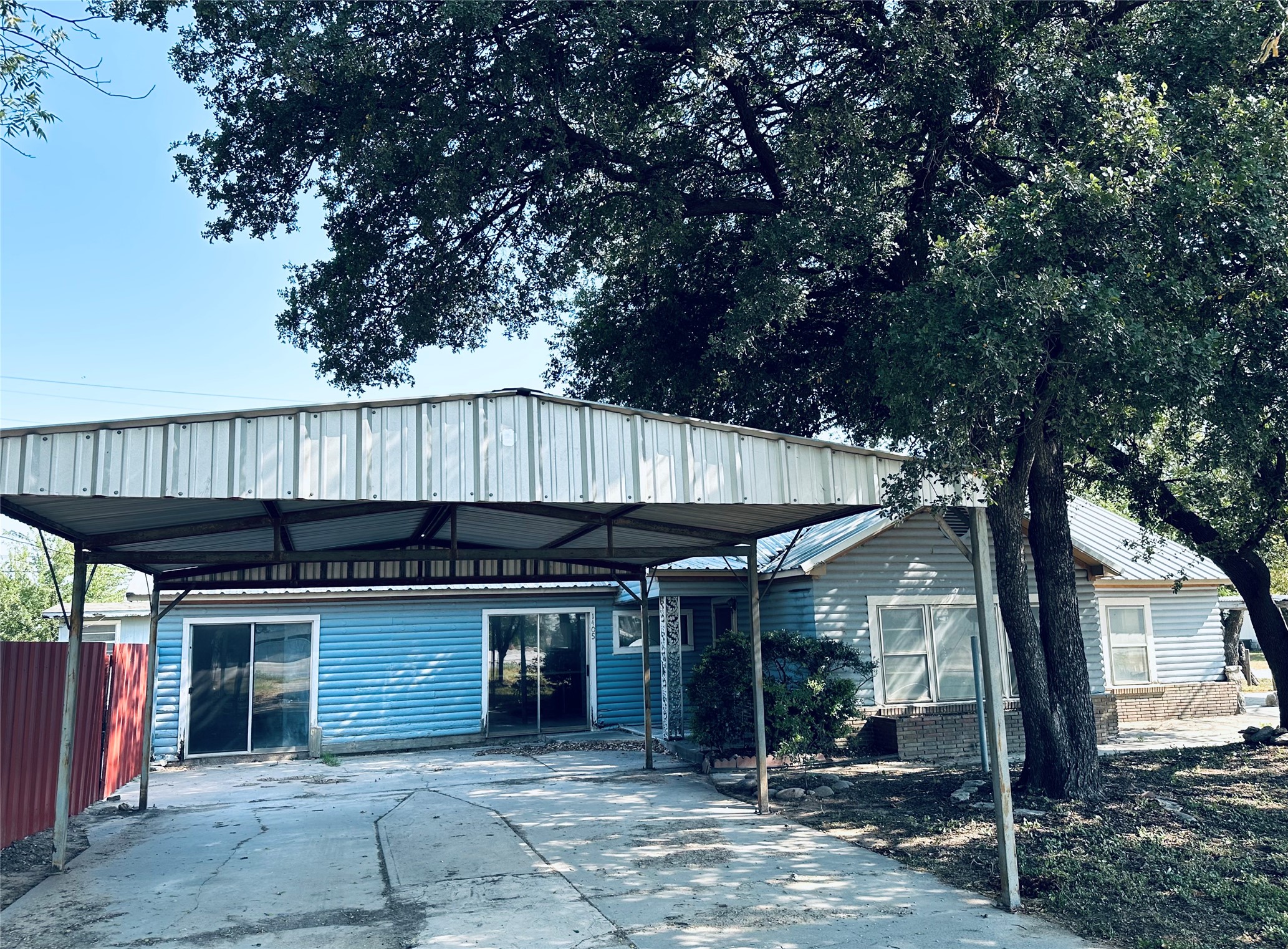 1405 E Central Avenue Comanche TX 76442