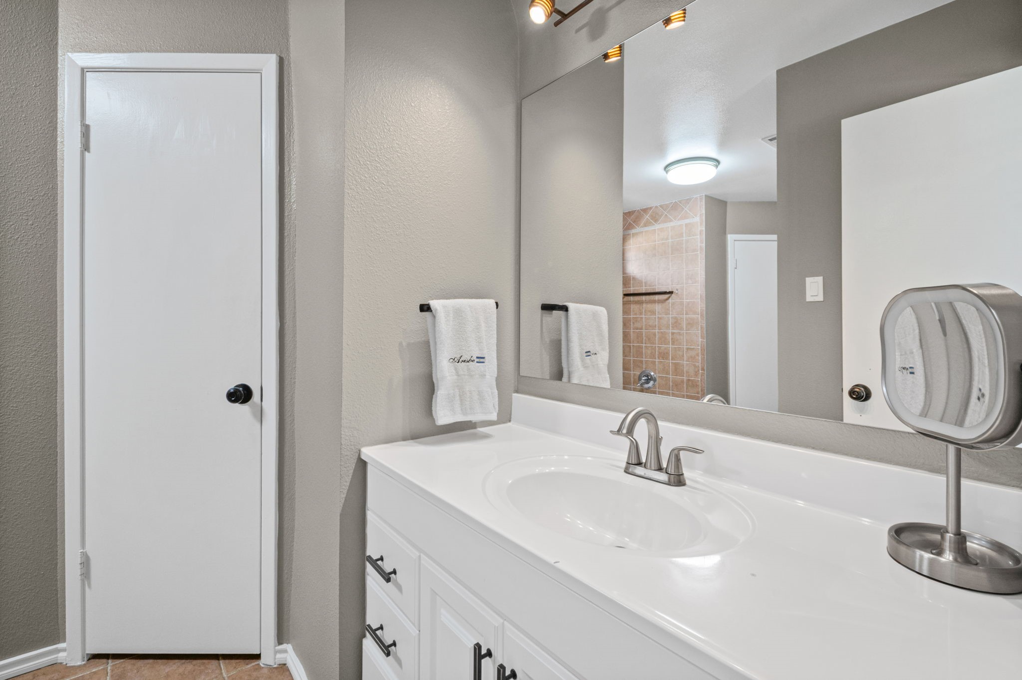 1023 Auburn Drive Arlington TX 76012
