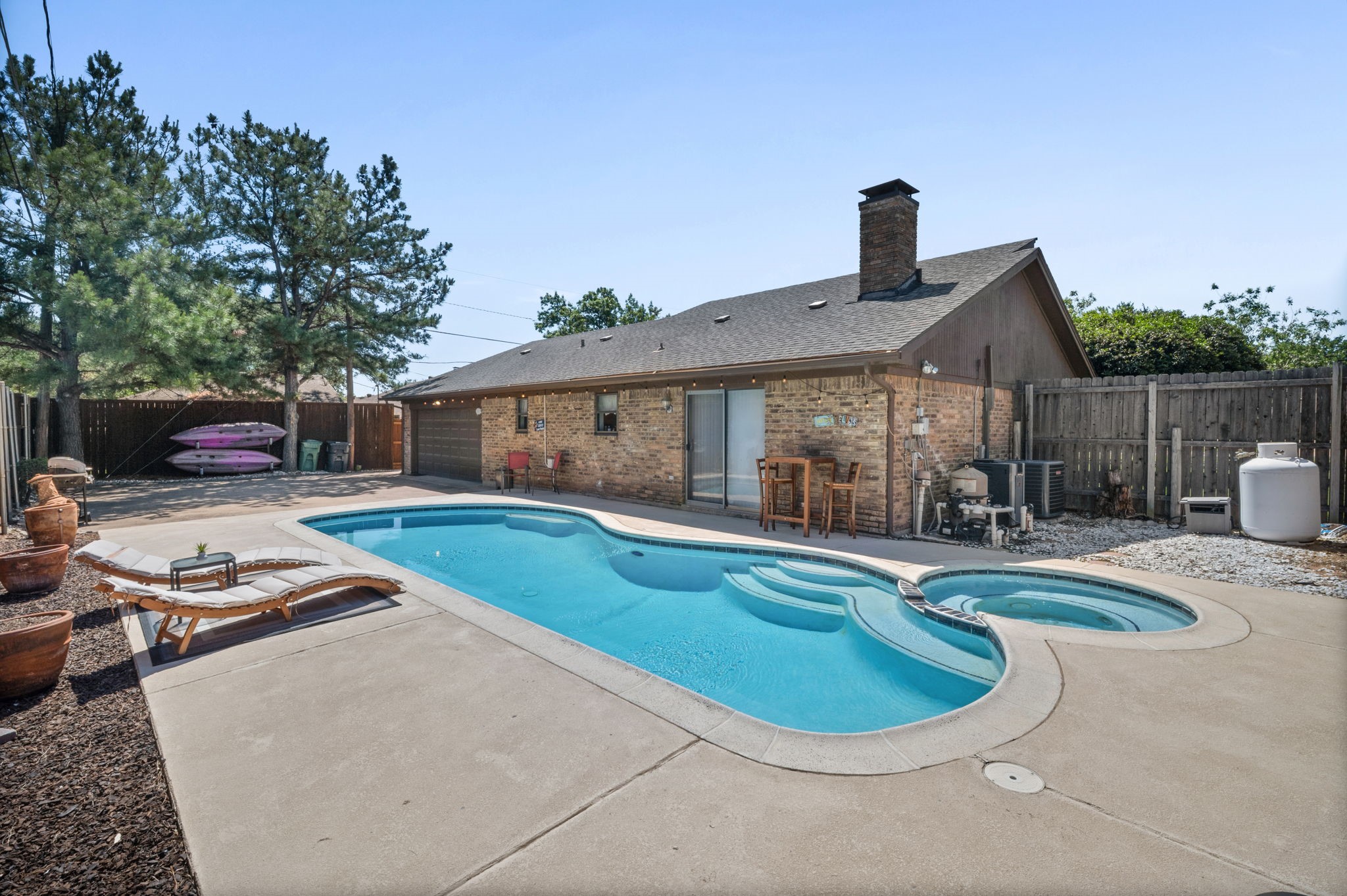 1023 Auburn Drive Arlington TX 76012