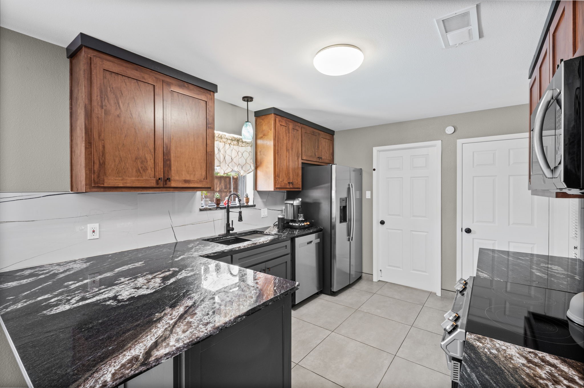 1023 Auburn Drive Arlington TX 76012