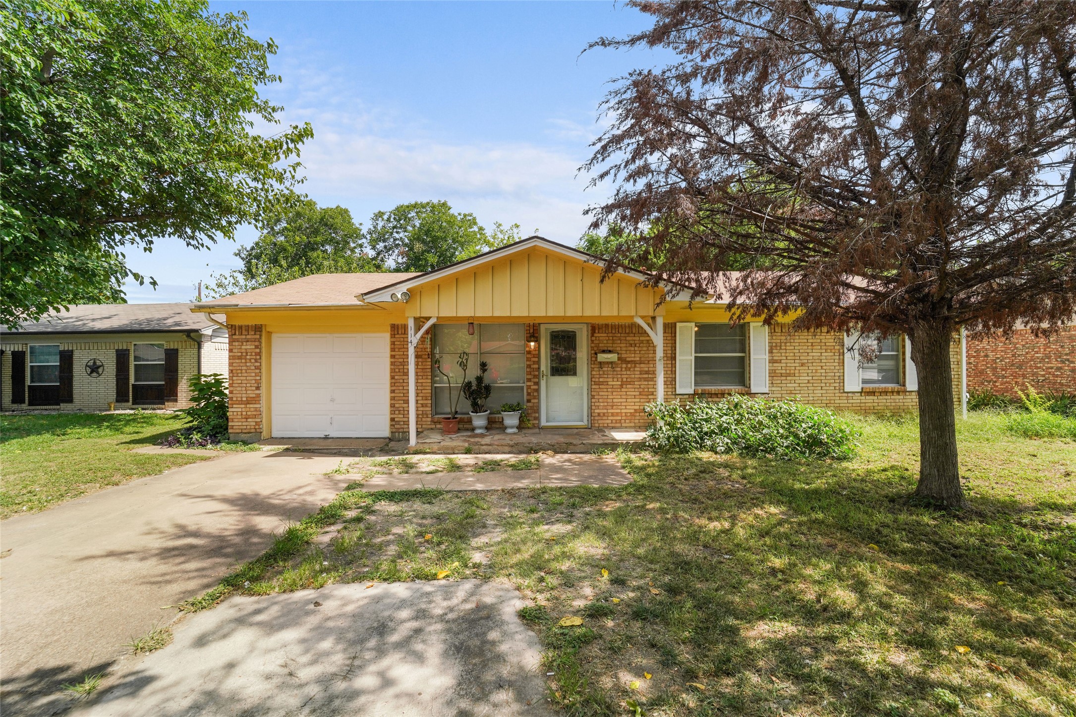 114 W Dorris Drive Grand Prairie TX 75051