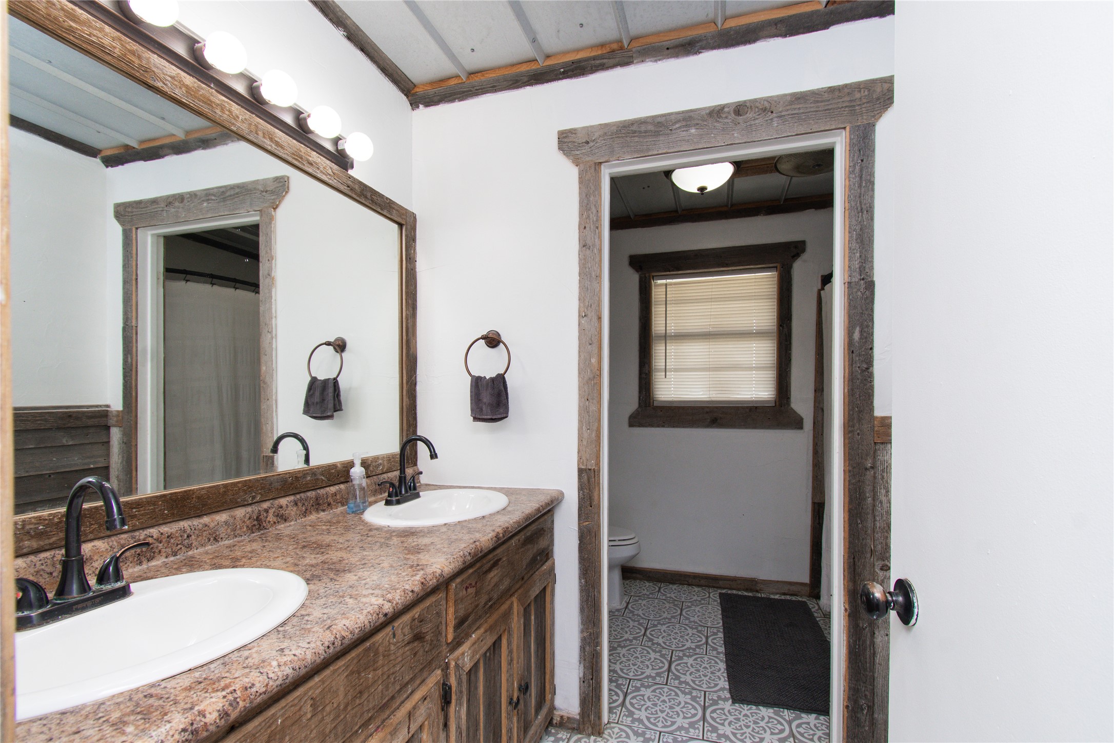 8490 E Us Highway 190 Rogers TX 76569