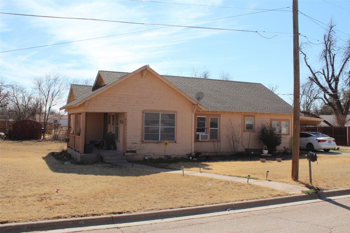 940 W Cisco Street Munday TX 76371