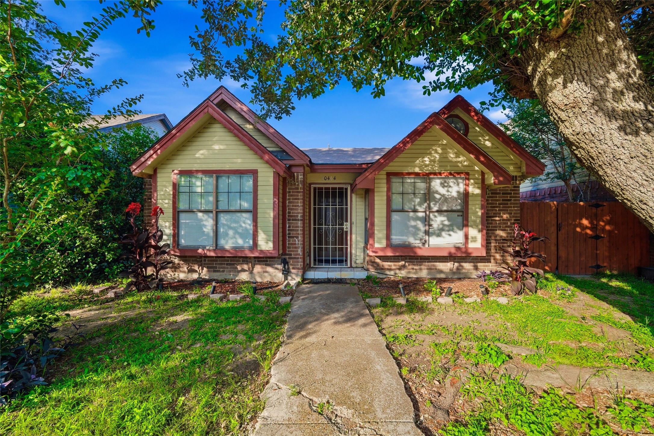 10464 Woodleaf Drive Dallas TX 75227