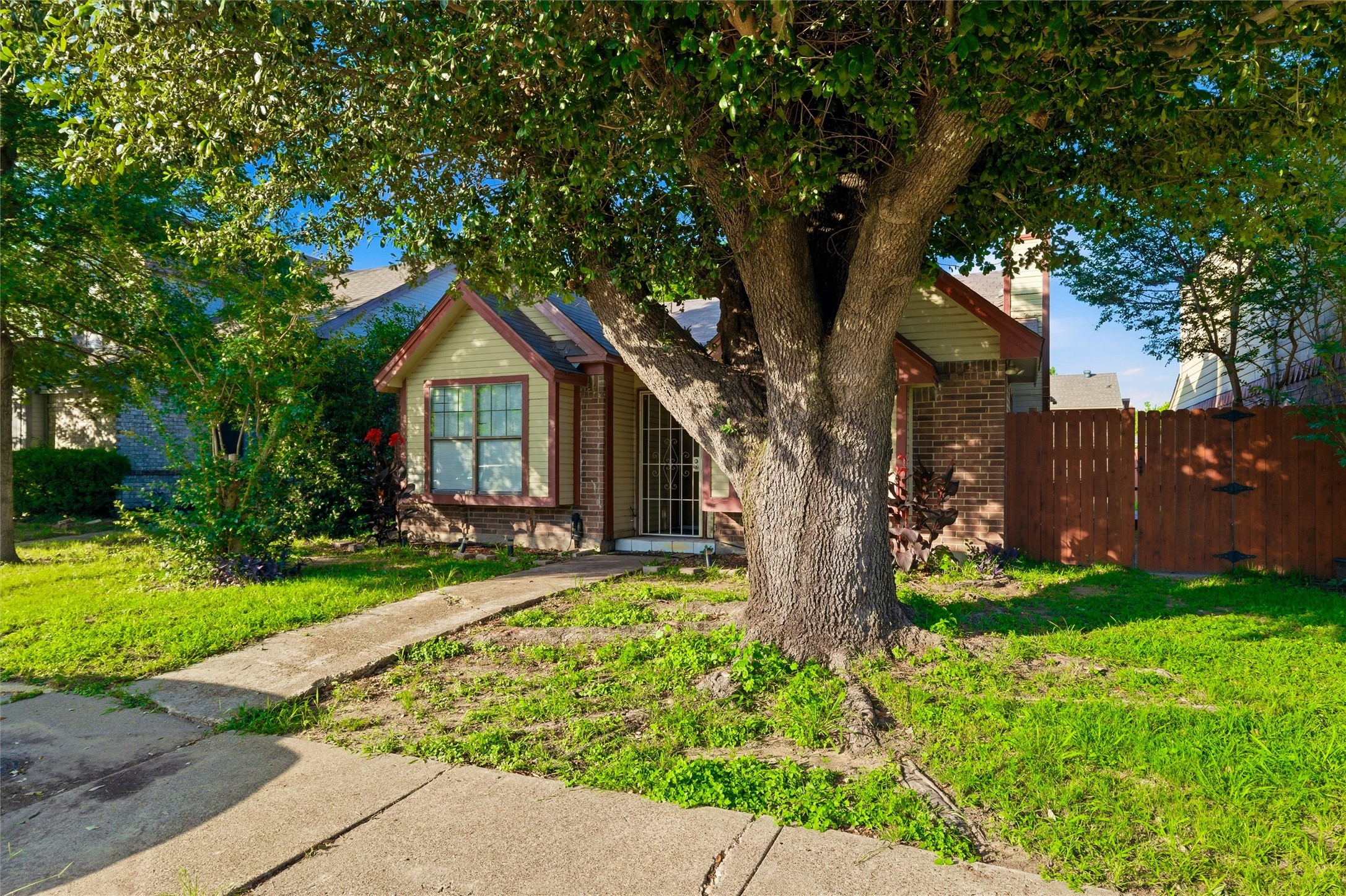 10464 Woodleaf Drive Dallas TX 75227