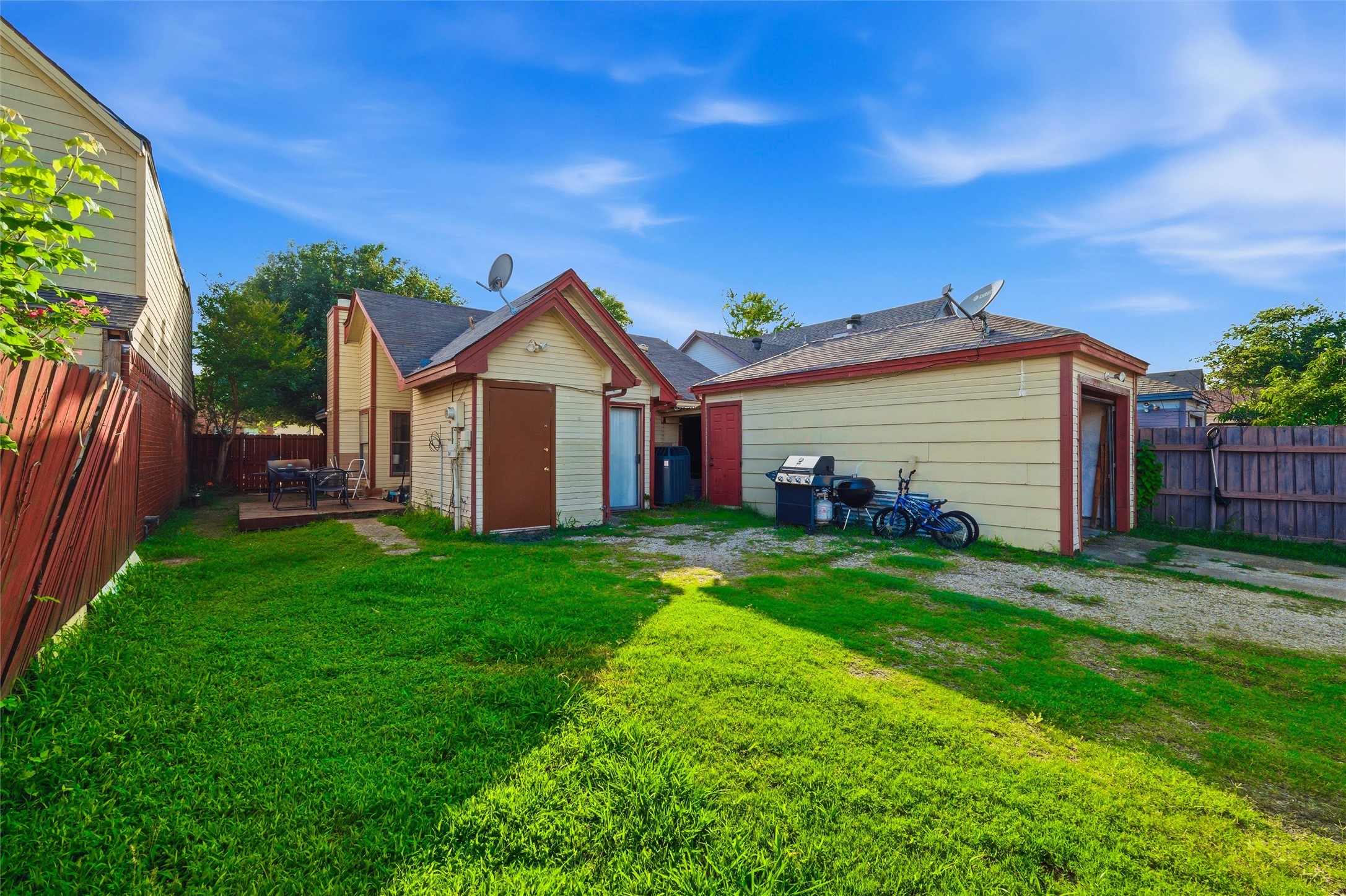 10464 Woodleaf Drive Dallas TX 75227