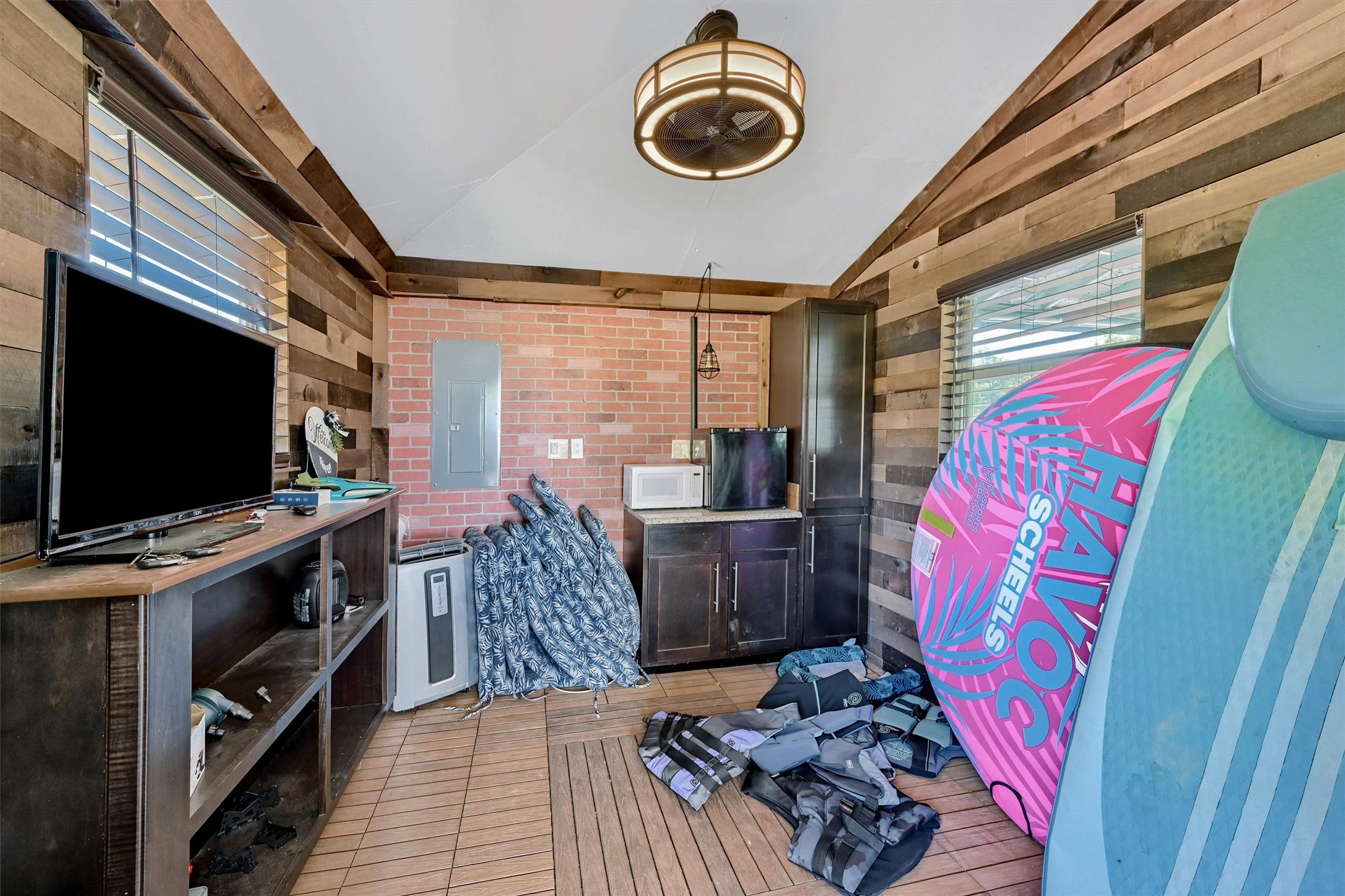 114 E Seminole Drive Lake Kiowa TX 76240