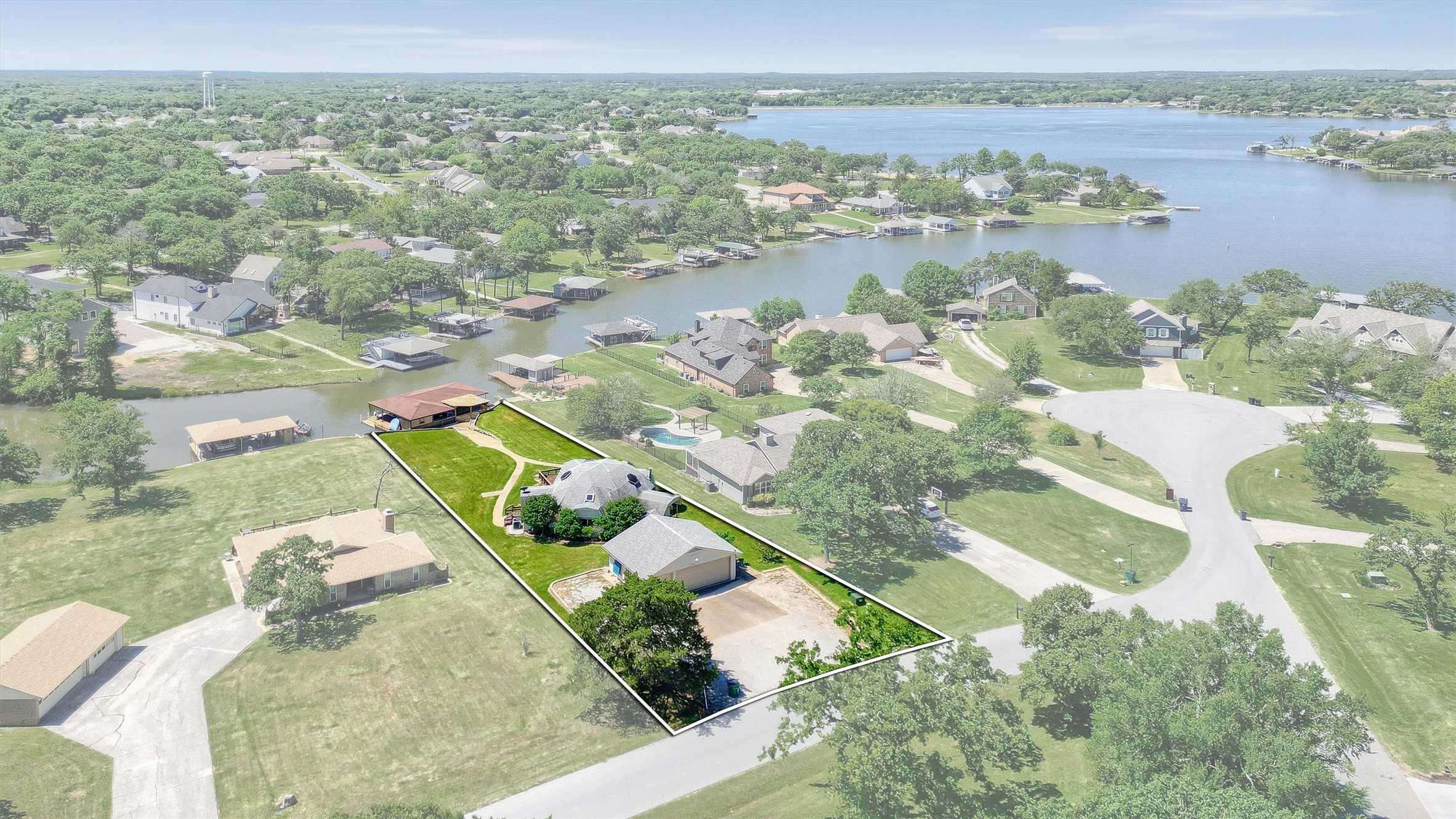 114 E Seminole Drive Lake Kiowa TX 76240
