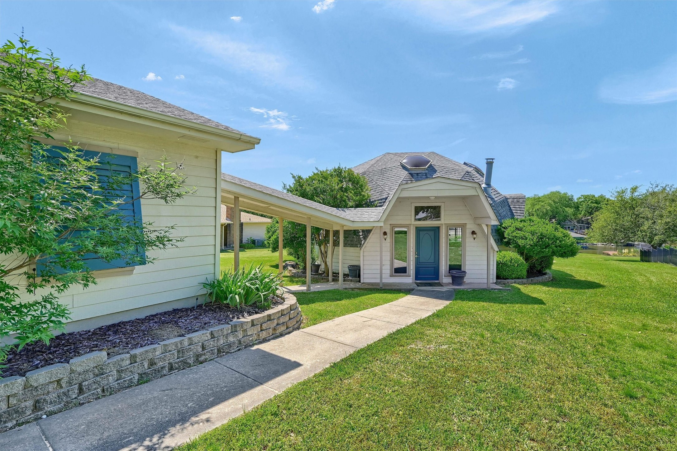 114 E Seminole Drive Lake Kiowa TX 76240
