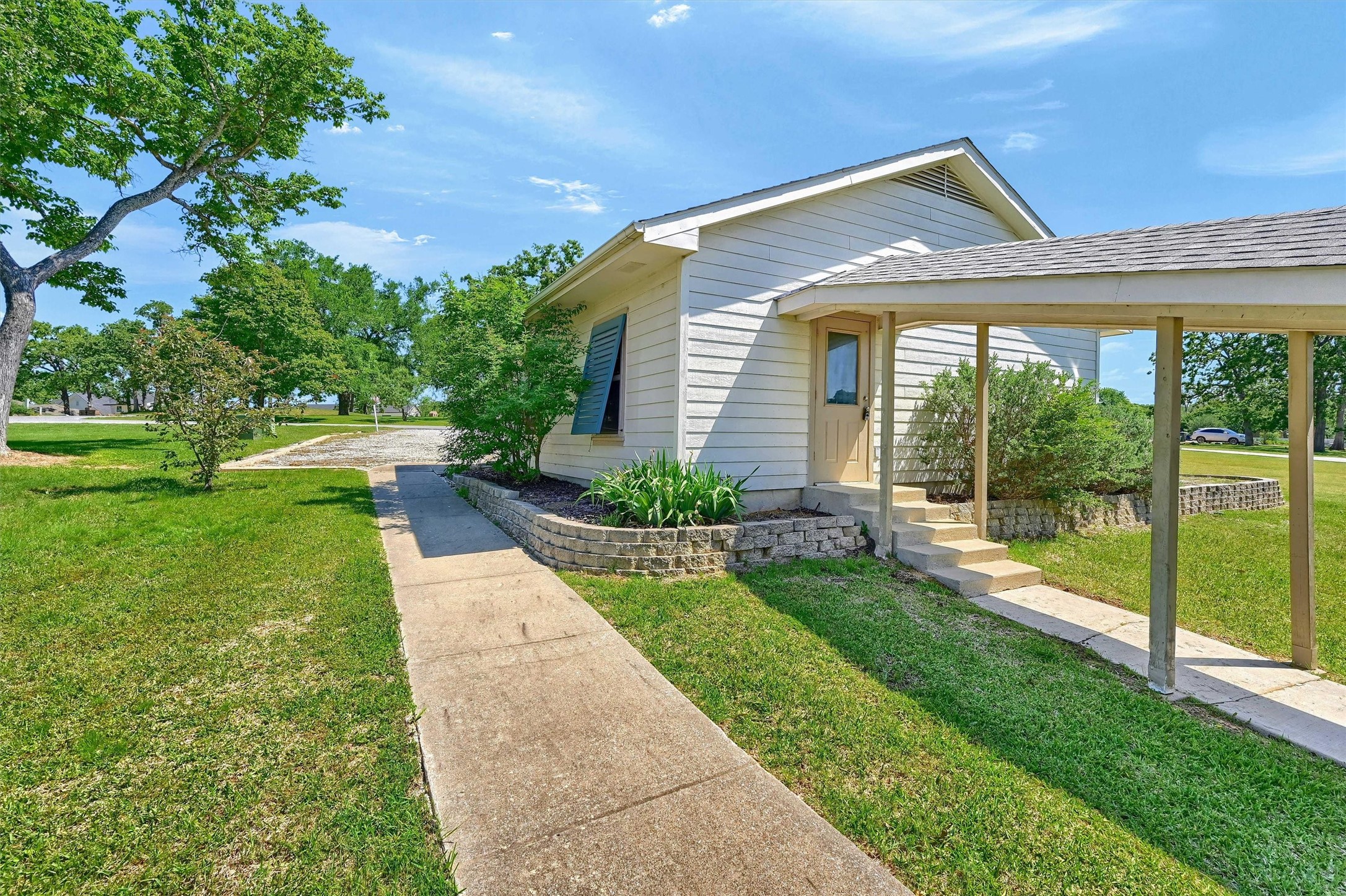 114 E Seminole Drive Lake Kiowa TX 76240