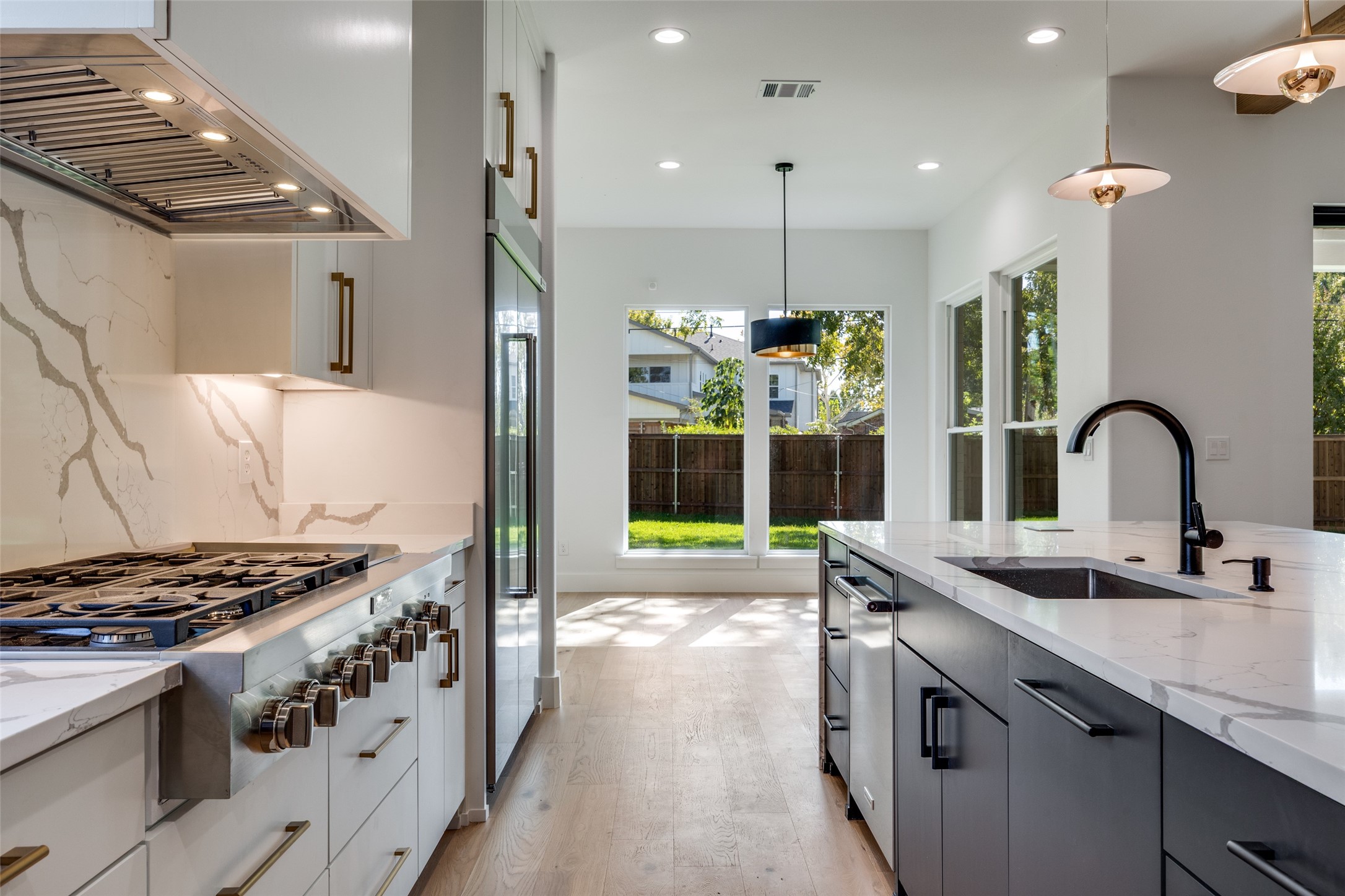 3842 Eaton Drive Dallas TX 75220