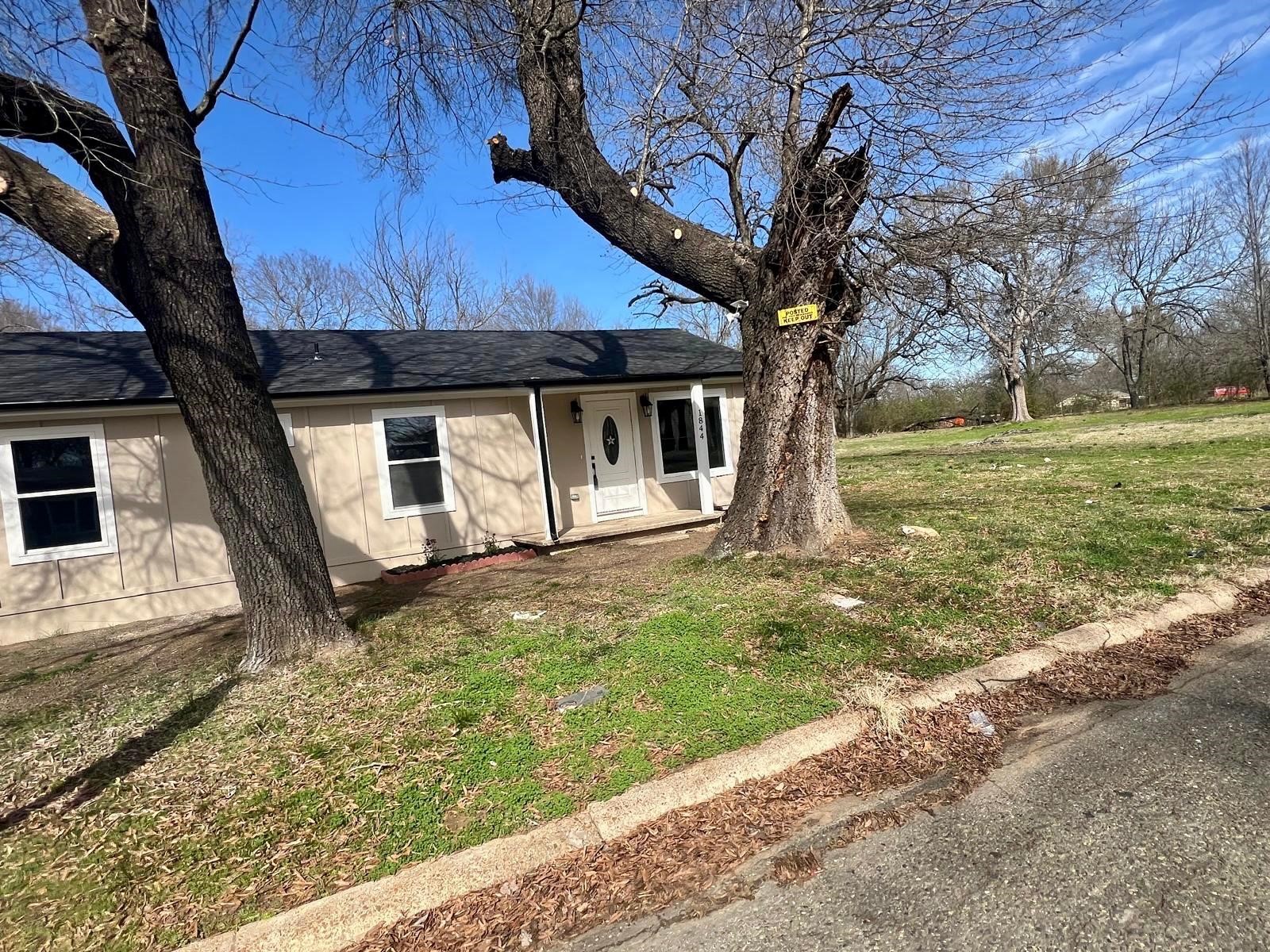 1844 W Houston Street Paris TX 75460