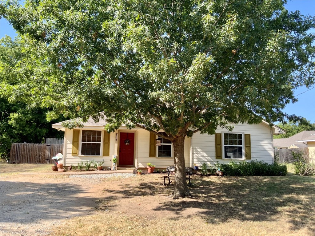 807 Lee Street Tioga TX 76271