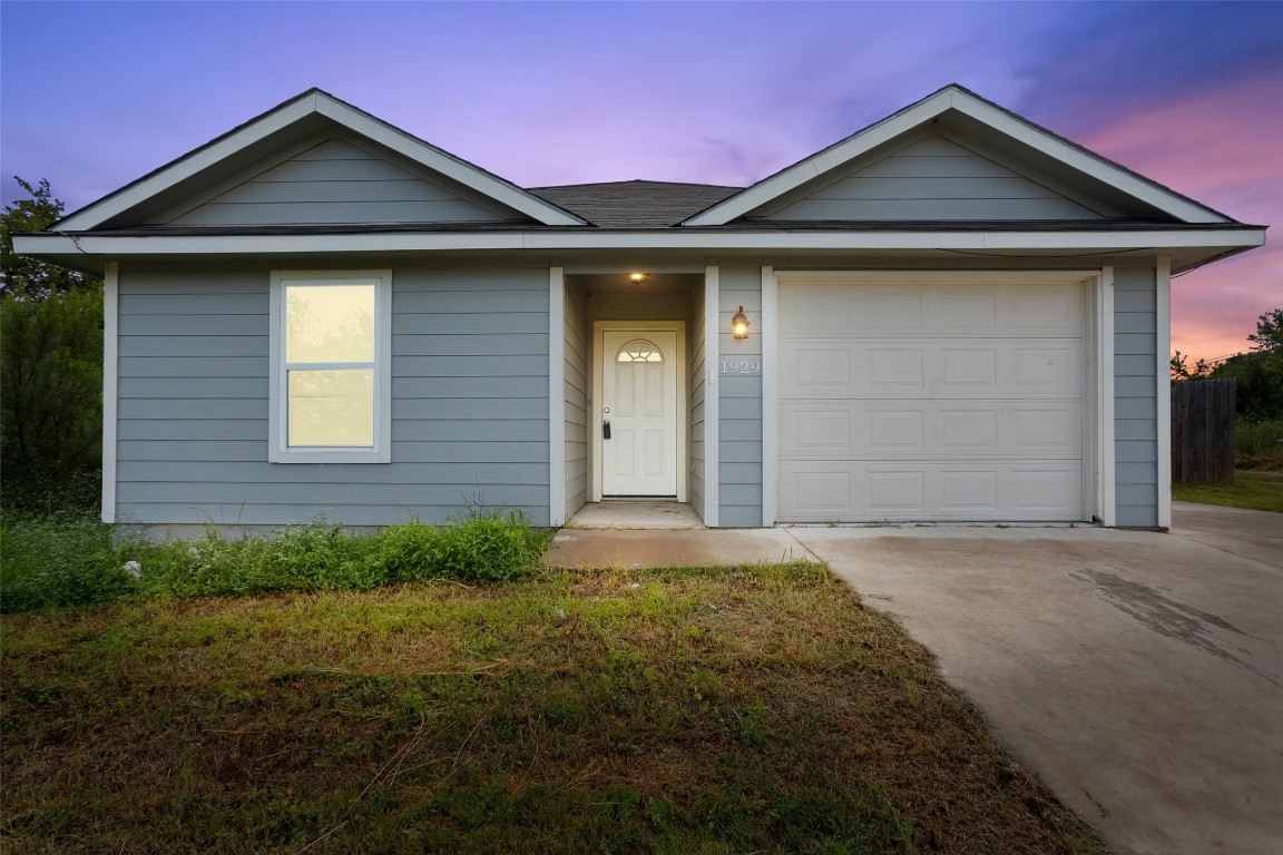 1929 Burchill Road W Fort Worth TX 76105