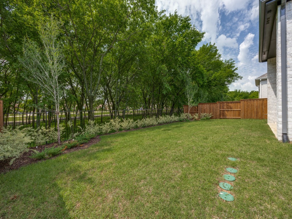 1823 Bell Court Van Alstyne TX 75495