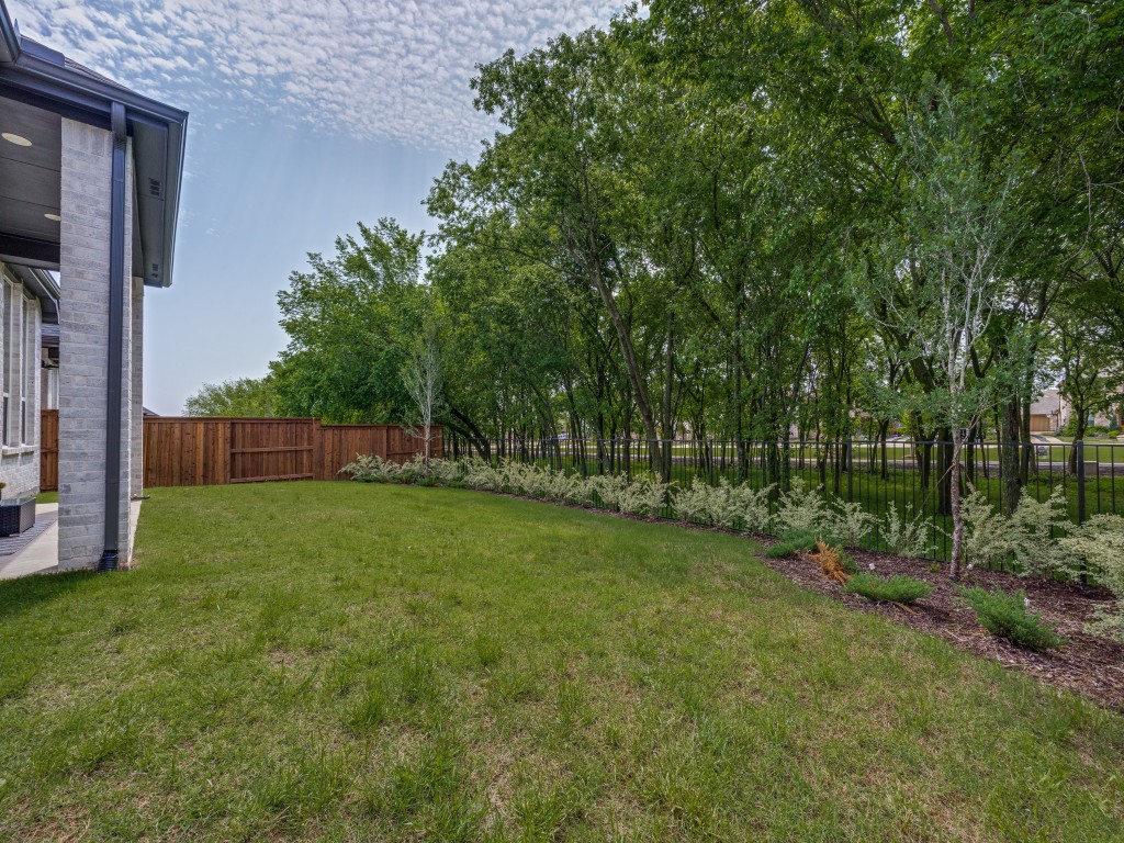 1823 Bell Court Van Alstyne TX 75495