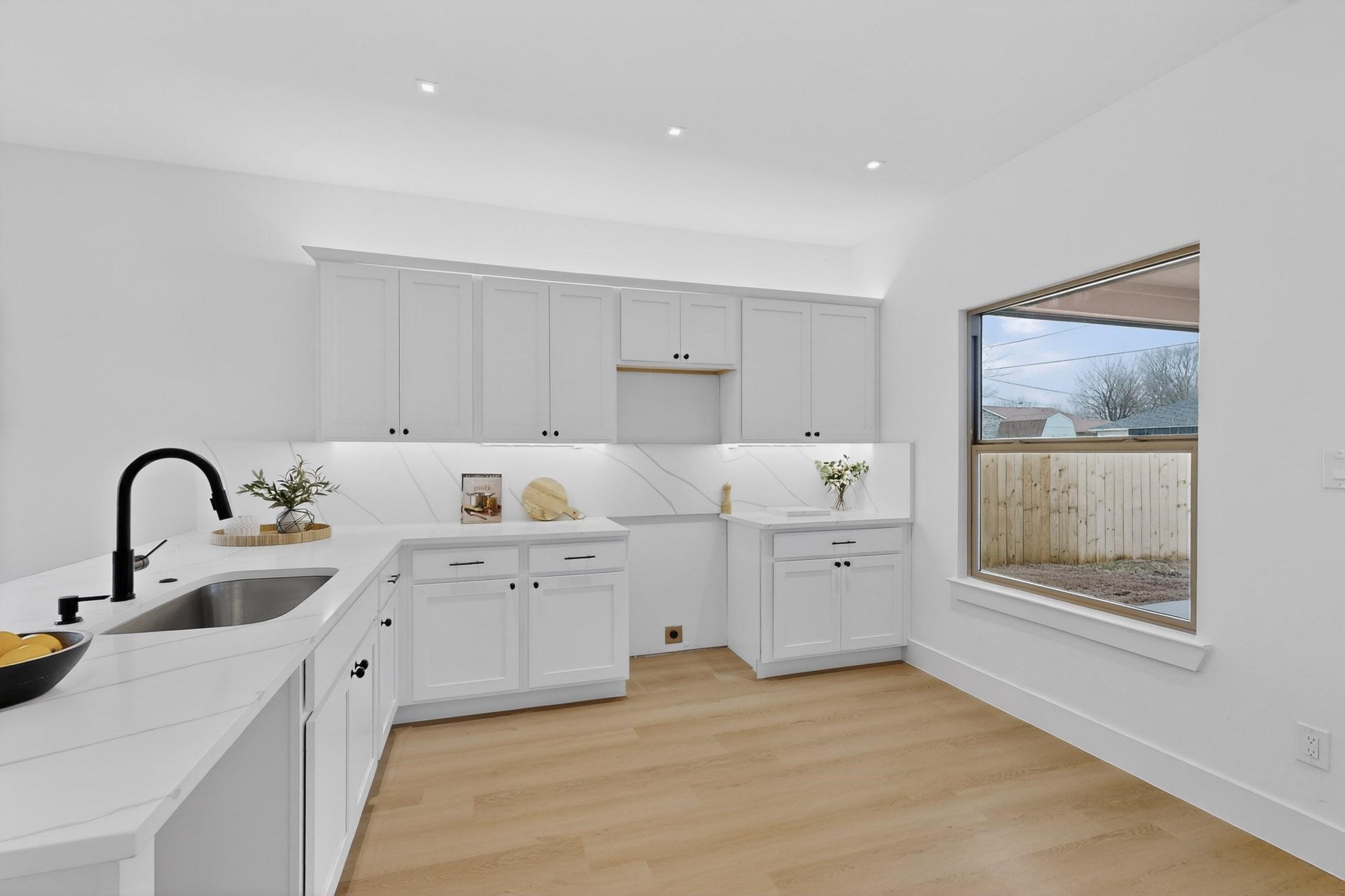 10142 Budtime Lane Dallas TX 75217