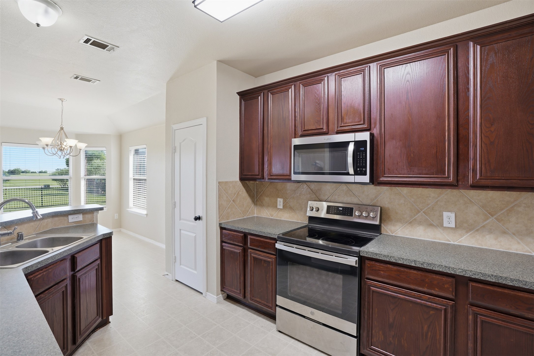 7229 Muirfield Drive Cleburne TX 76033