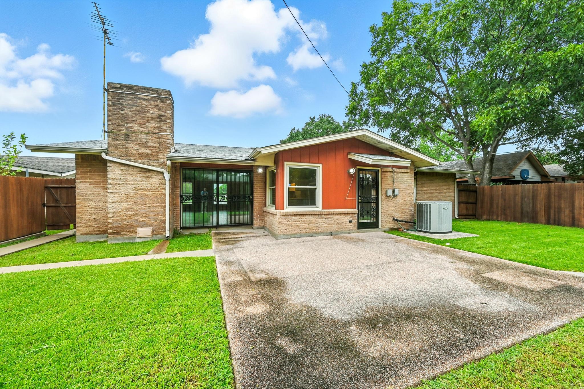11832 High Valley Drive Dallas TX 75234