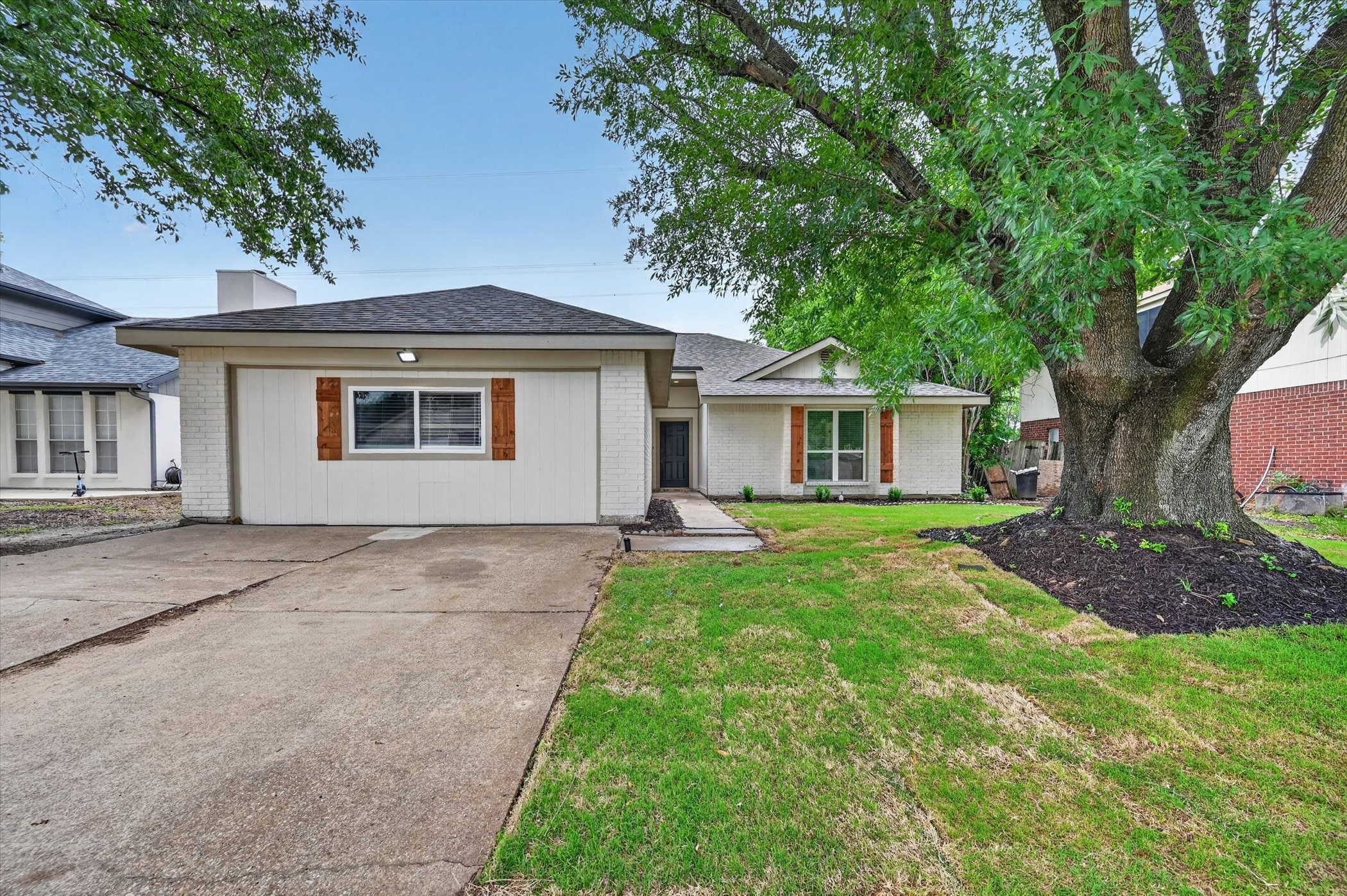 2832 Red Oak Drive Grand Prairie TX 75052