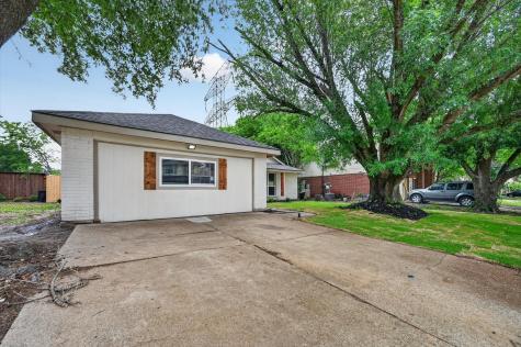 2832 Red Oak Drive Grand Prairie TX 75052