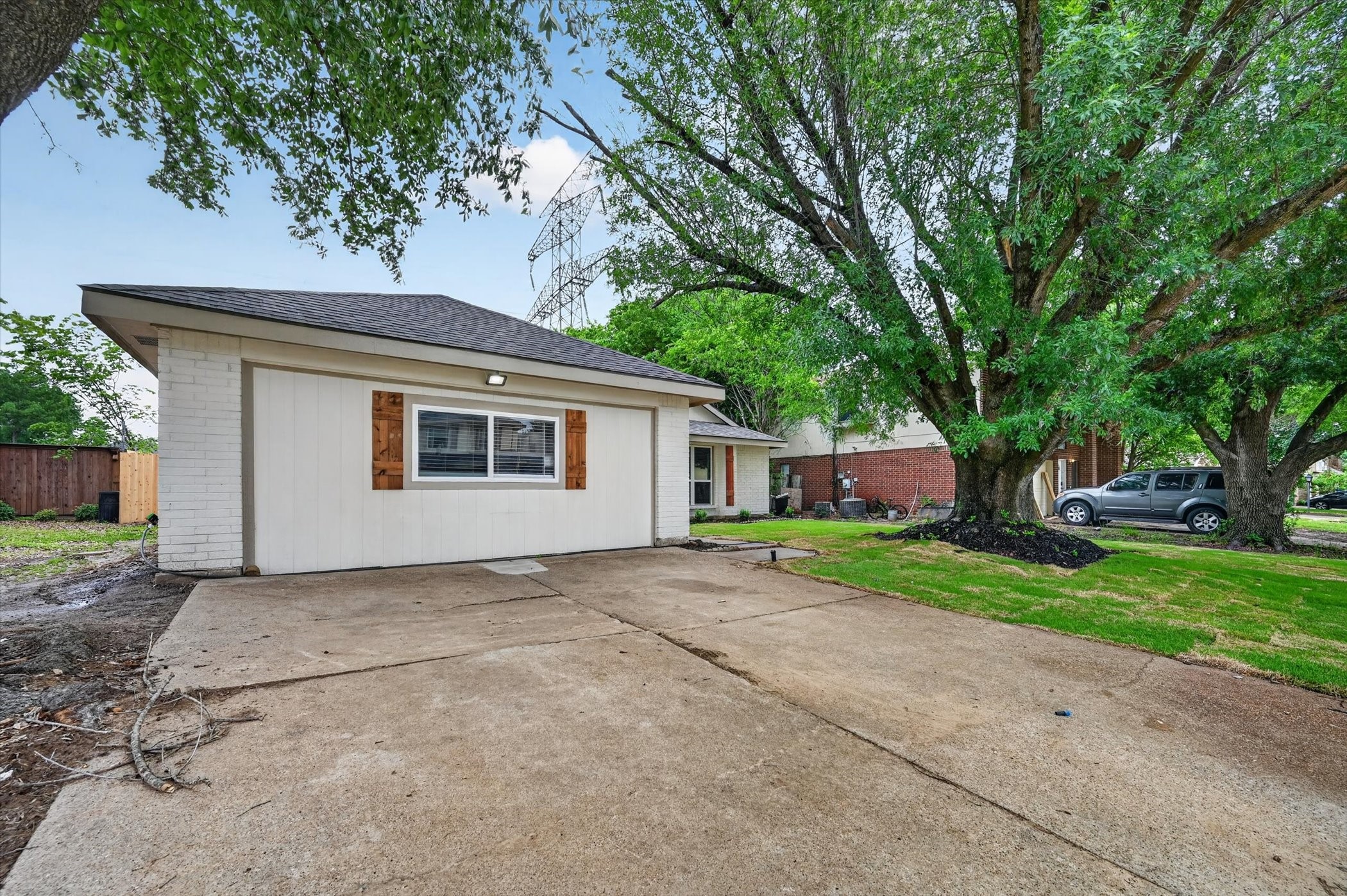2832 Red Oak Drive Grand Prairie TX 75052