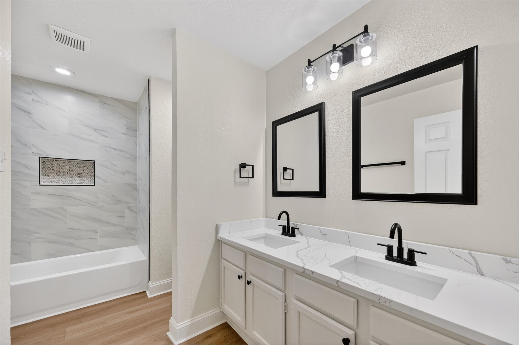 2832 Red Oak Drive Grand Prairie TX 75052