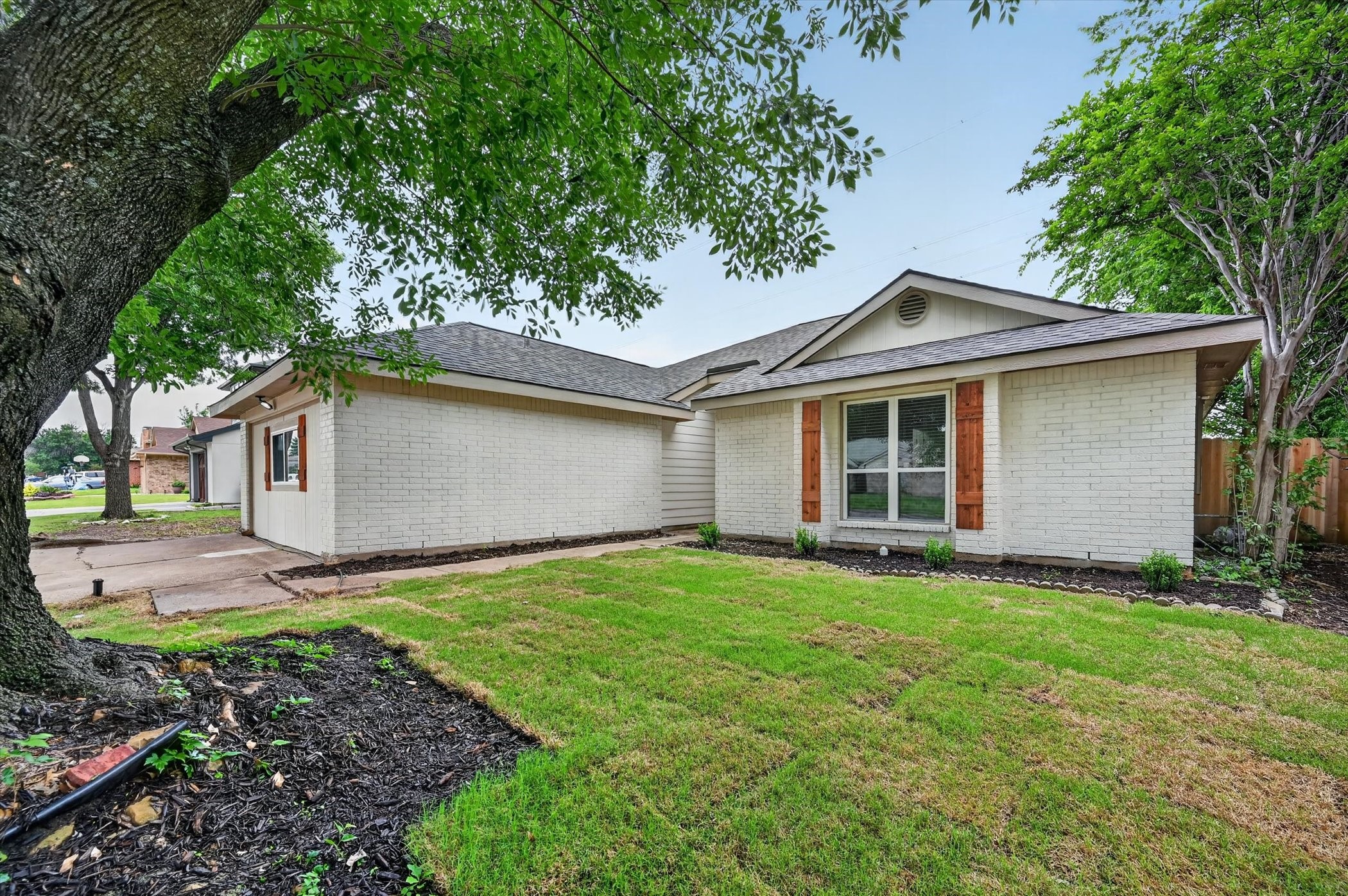 2832 Red Oak Drive Grand Prairie TX 75052