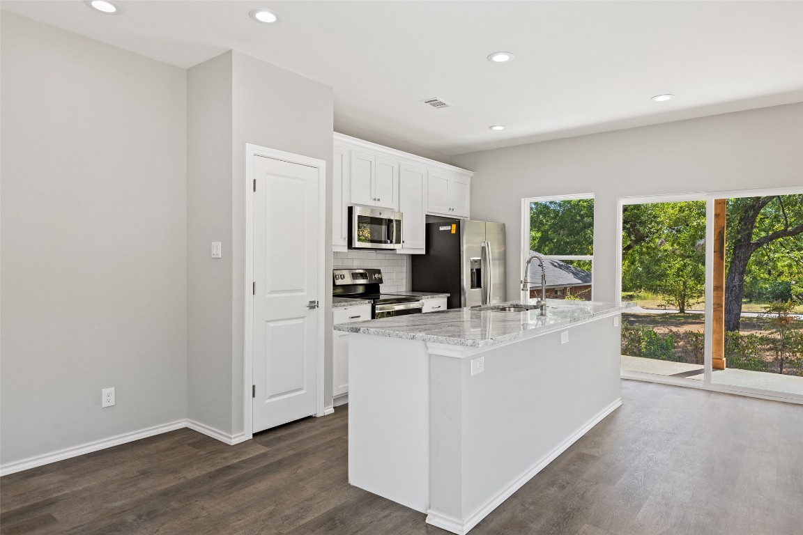 428 N Denley Drive Dallas TX 75203