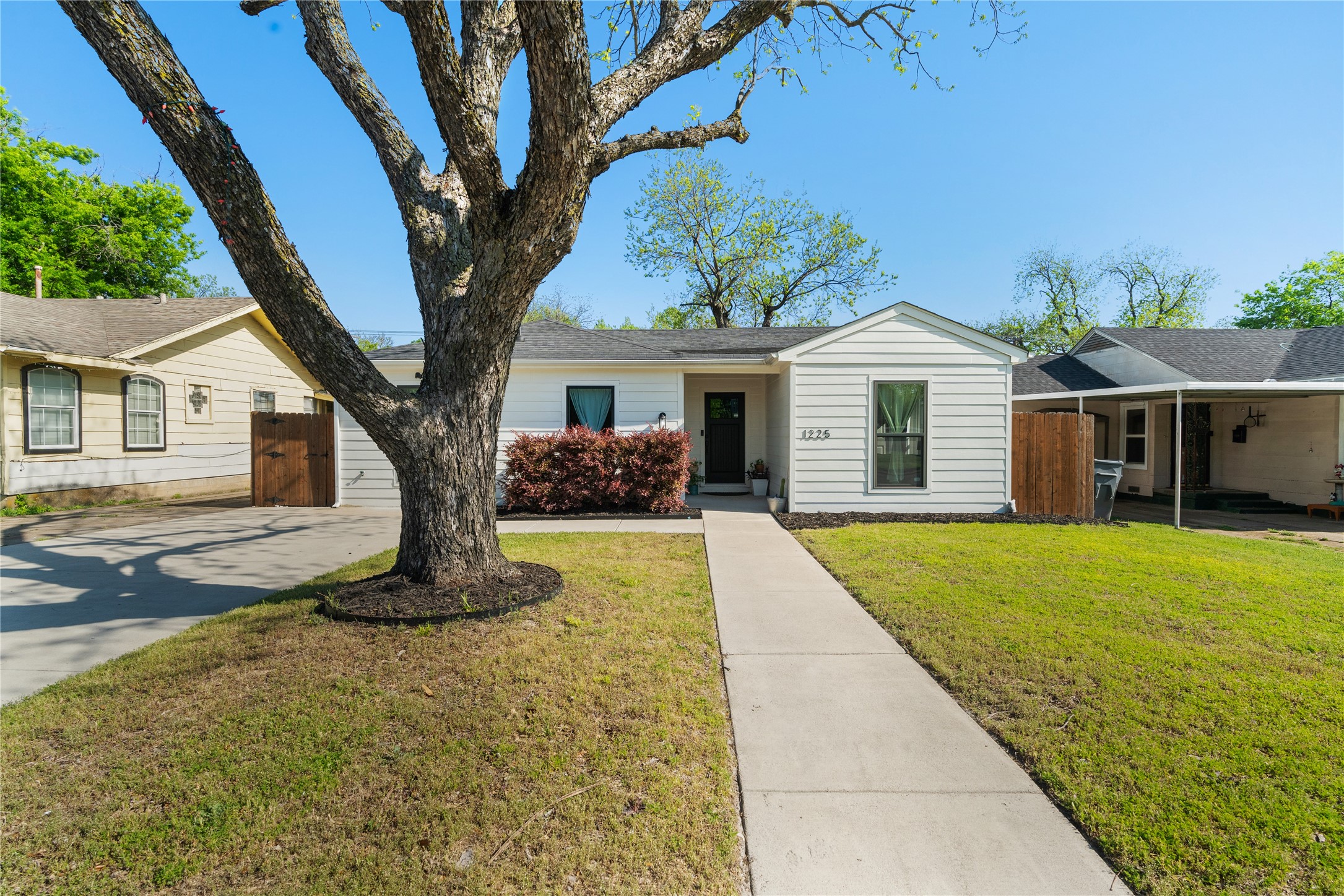 1225 W Illinois Avenue Dallas TX 75224