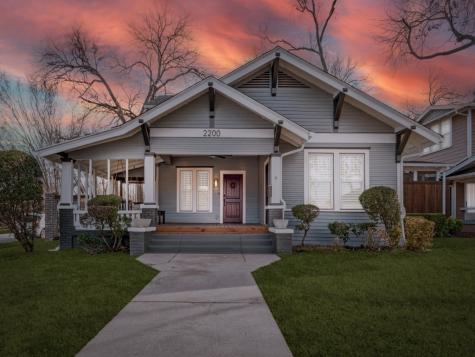 2200 W 10th Street Dallas TX 75208